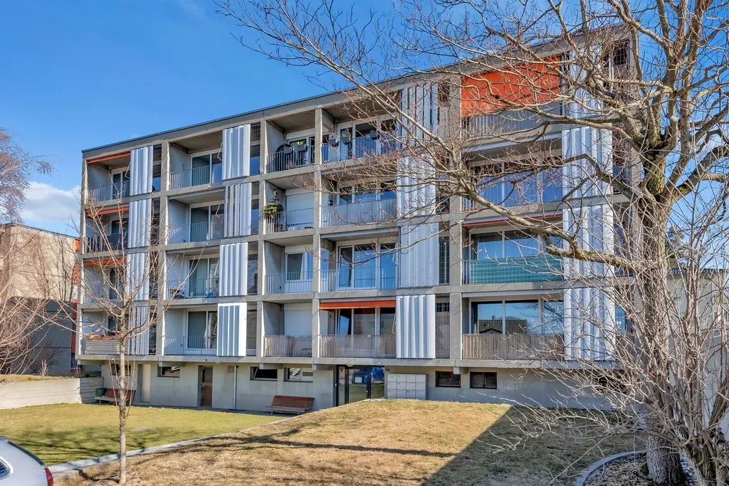 Neuwertige 3.5-Zimmer-Wohnung mit Balkon!