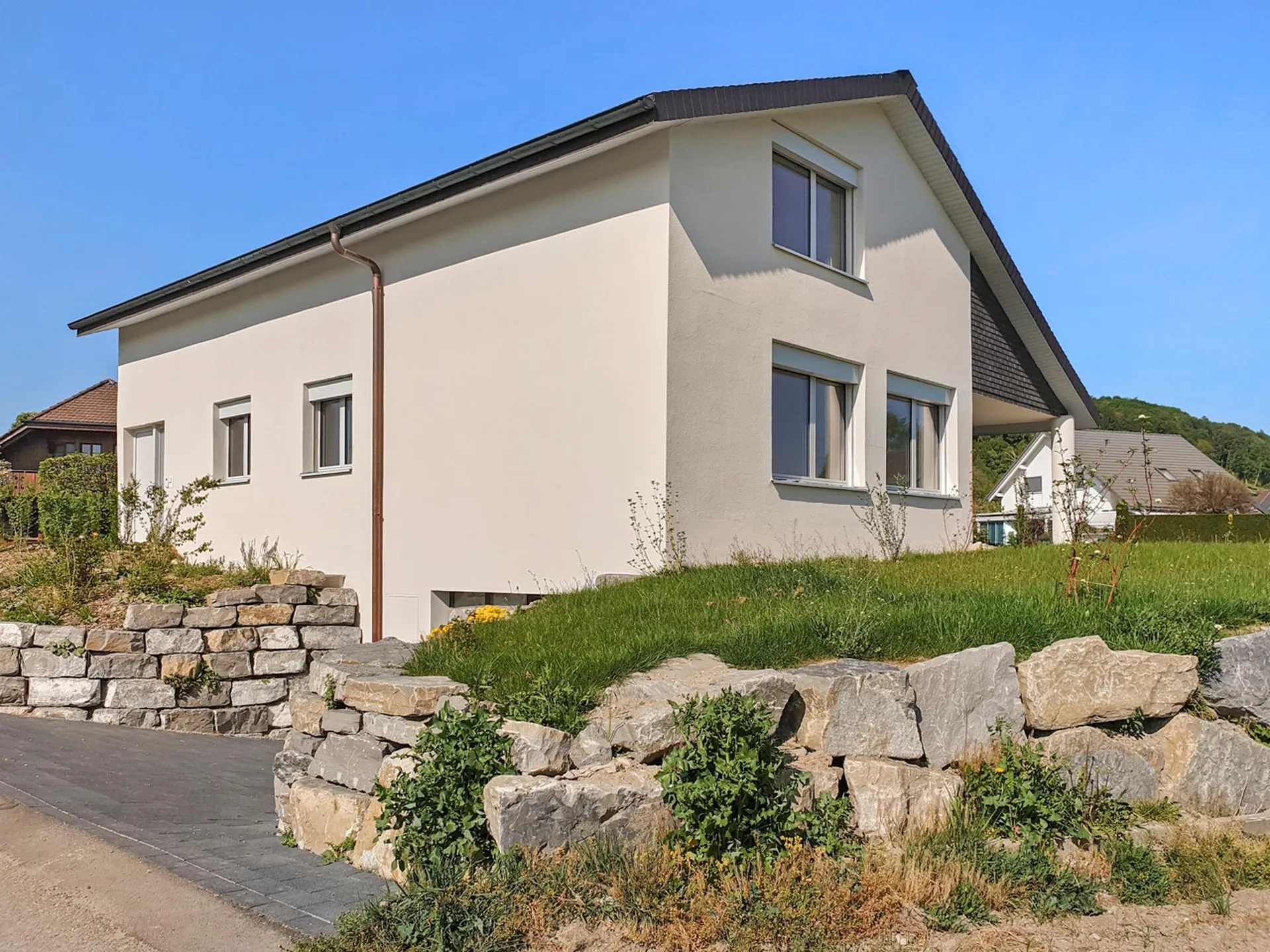 Charmantes und modernisiertes Einfamilienhaus mit Garten und Pool
