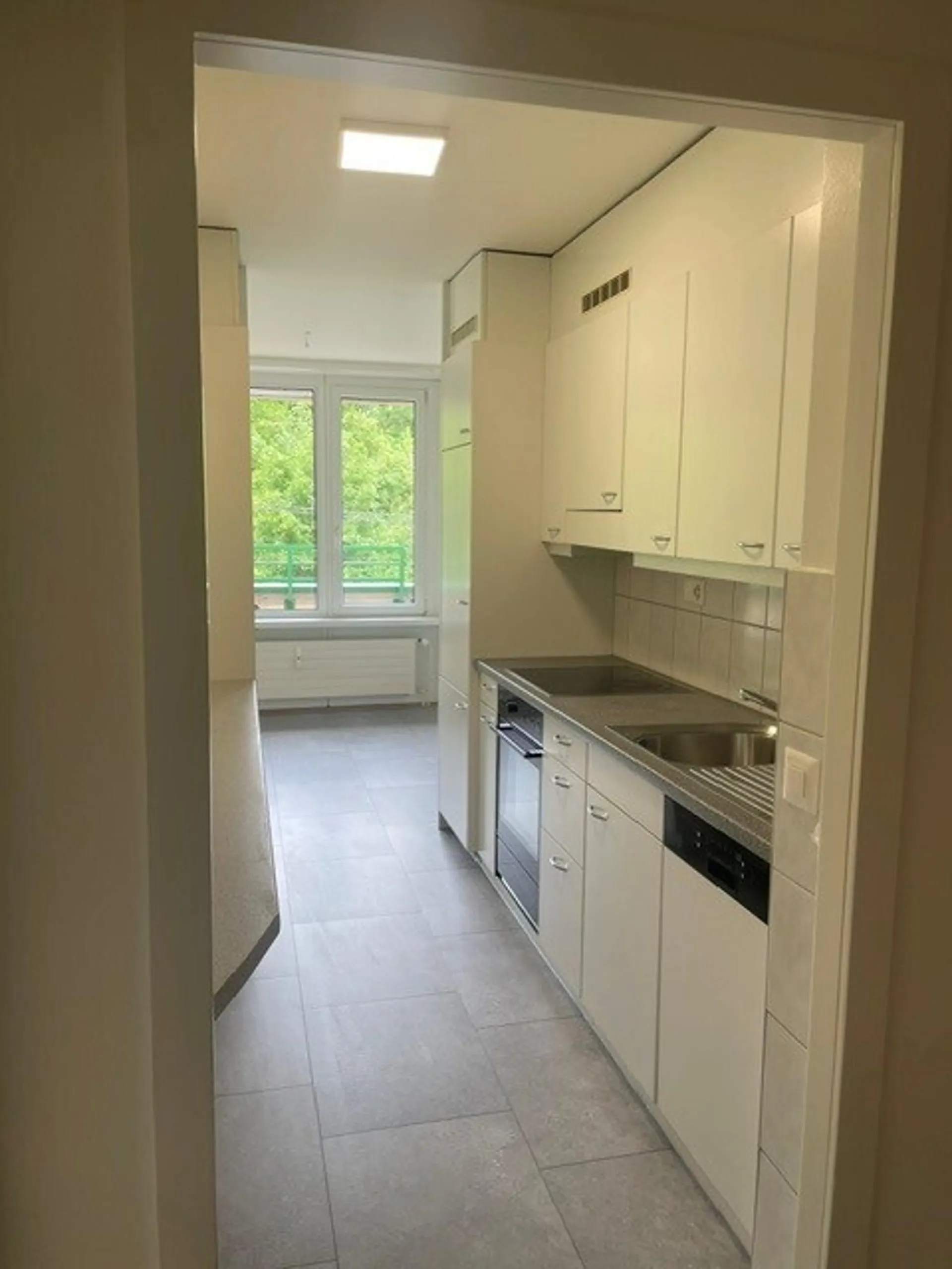 grosszügige, helle 3.5-Zimmerwohnung in Binningen