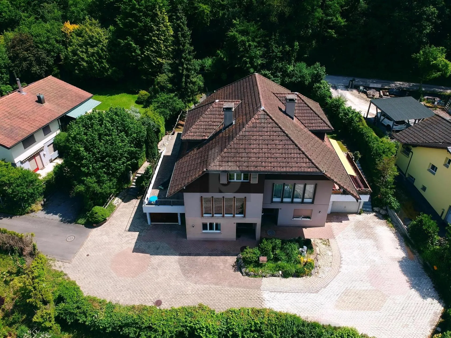 SONNIGES AUSSICHTSJUWEL DIREKT AM WALDRAND