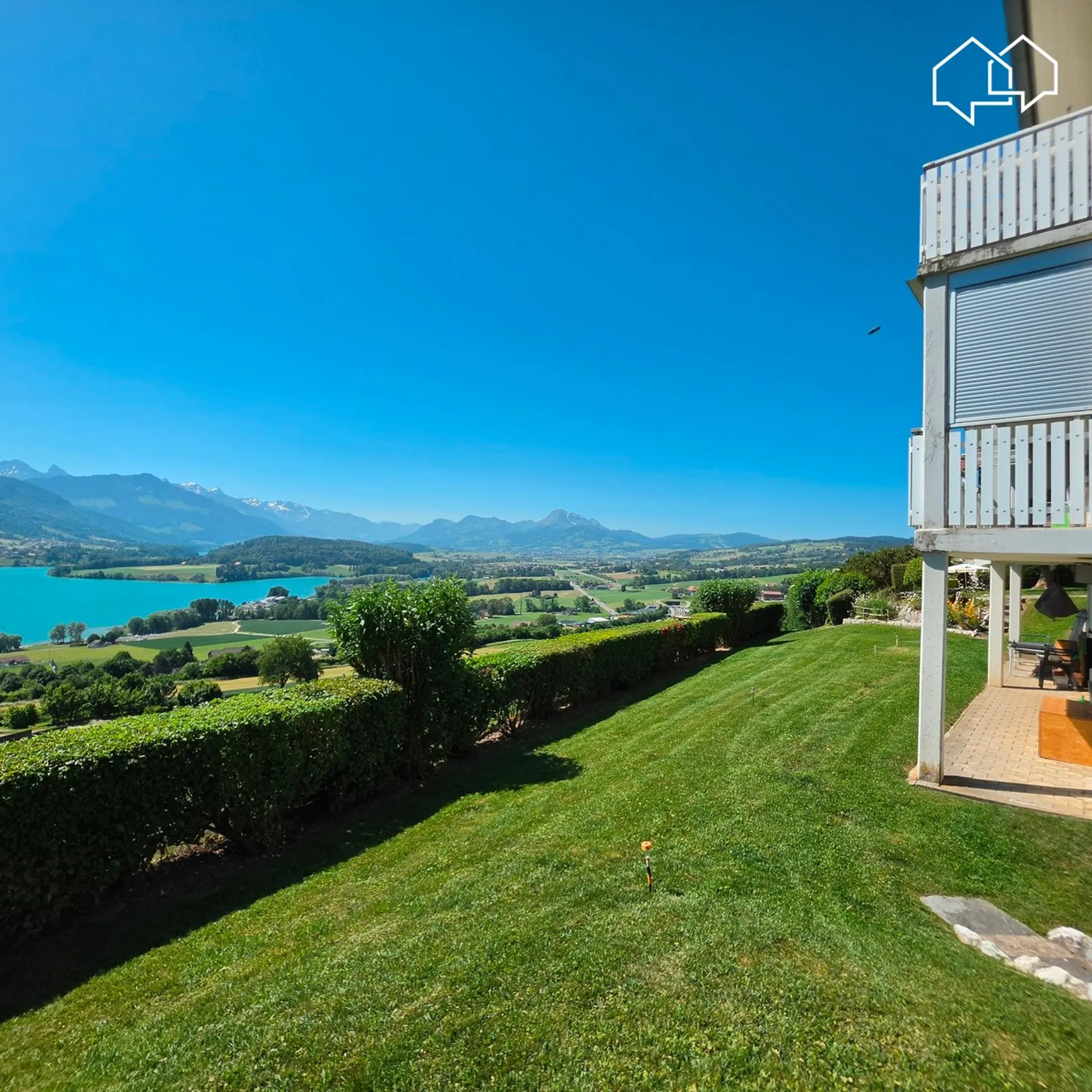 Emplacement de rêve pour cette maison de 2 logements