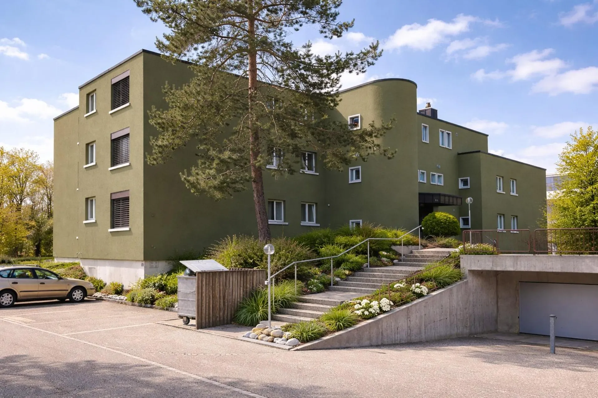 Helle grosszügige 4.5 Zimmerwohnung an ruhiger Lage