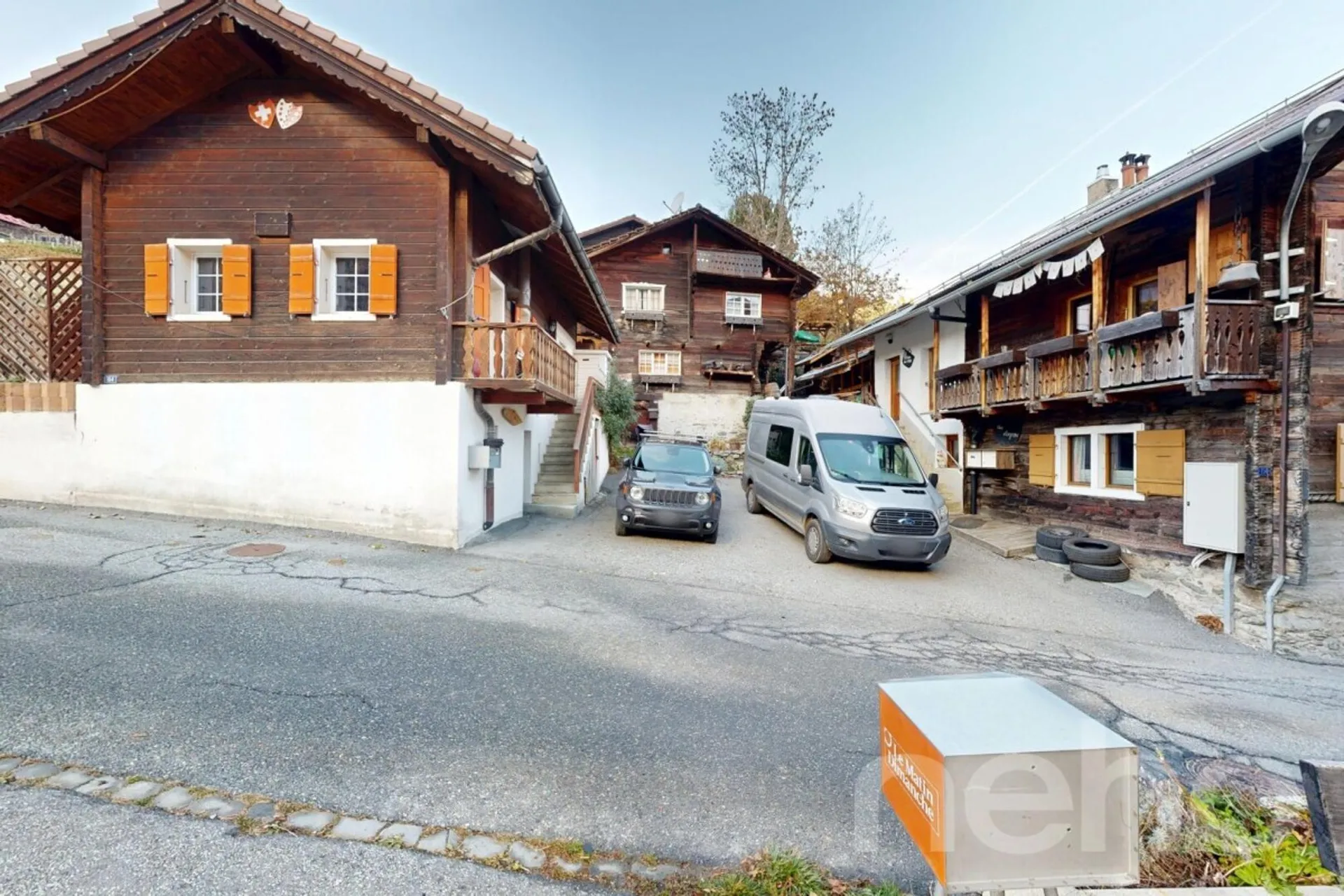 Exclusif: Chalet sur trois niveaux avec jardin