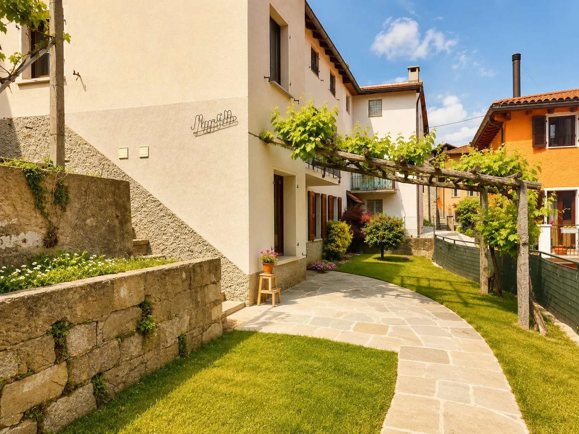 Charmantes Einfamilienhaus mit Privatgarten im Dorfkern von Cimo