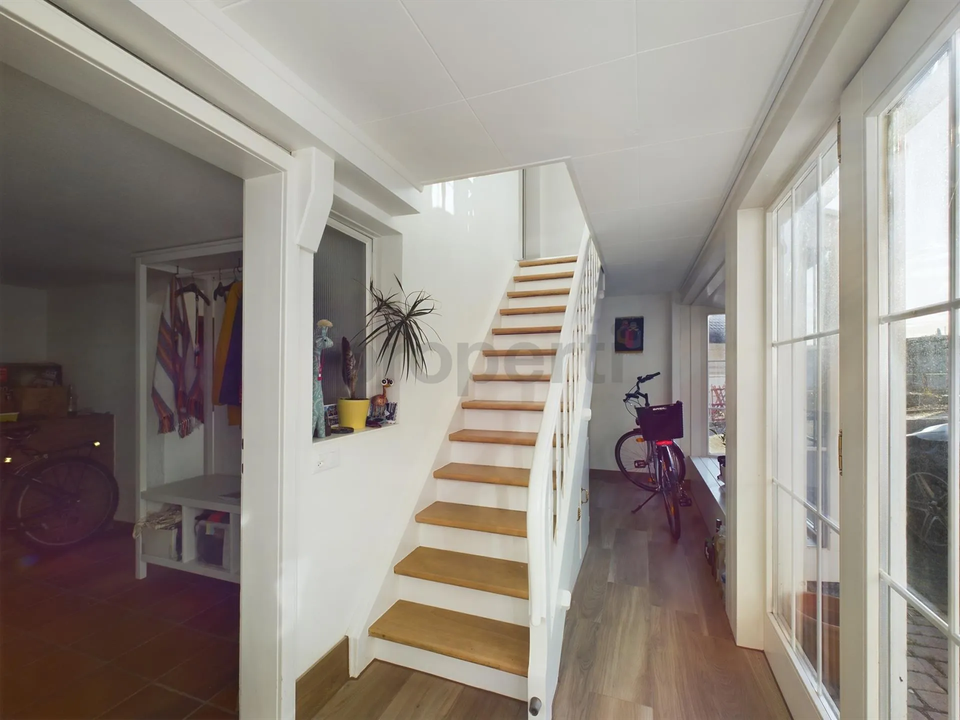 Modern 3.5-Zimmer-Wohnung mit renoviertem Ambiente, Eiken