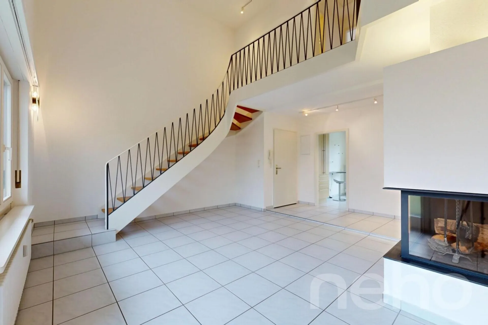 Maisonette-Dachwohnung mit drei Balkonen und eigenem Gartenanteil