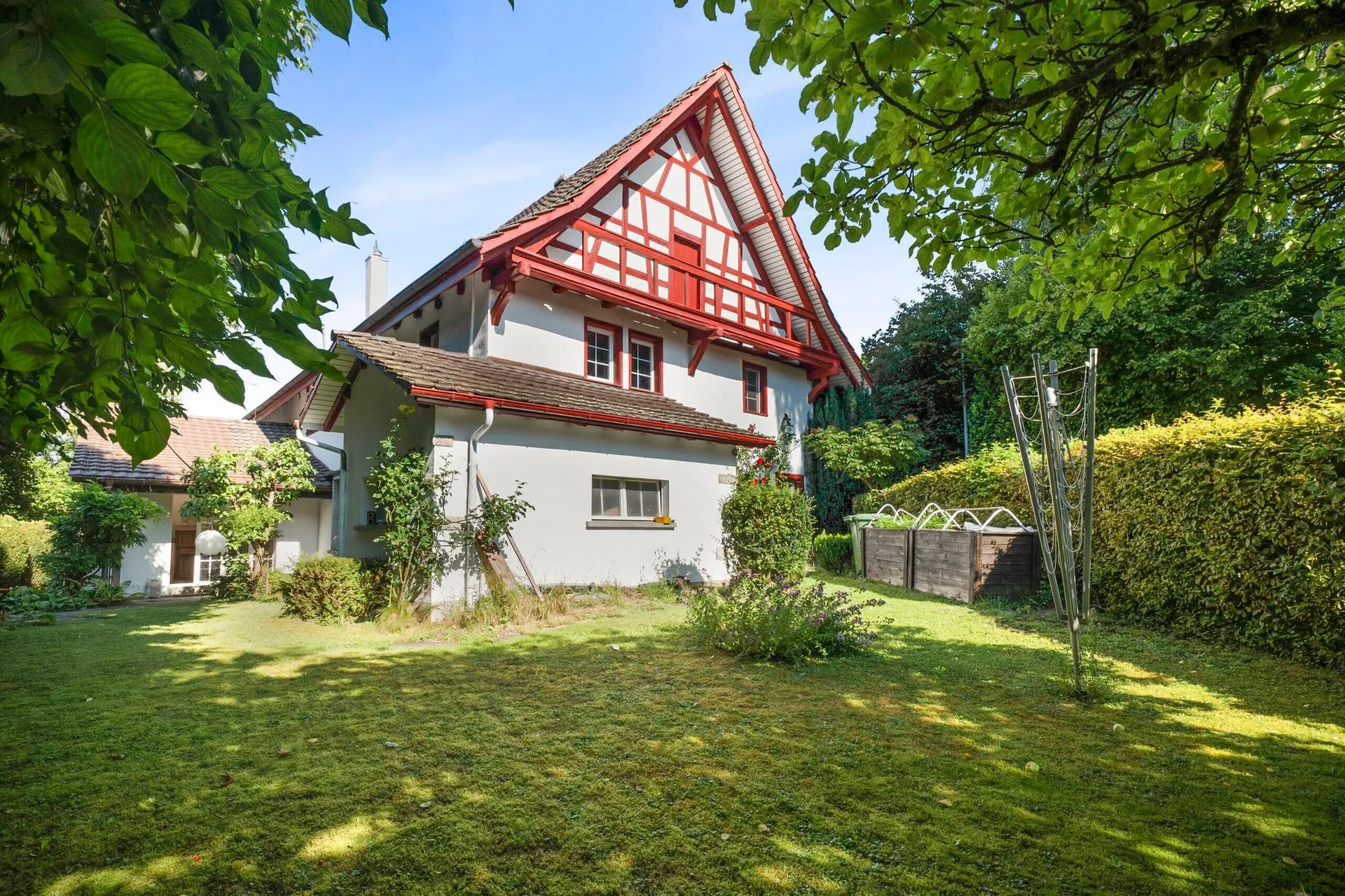 EXKLUSIVES LANDHAUS MIT GESCHICHTE – IDEAL FÜR MEHRGENERATIONSWOHNEN IN STEINMAUR