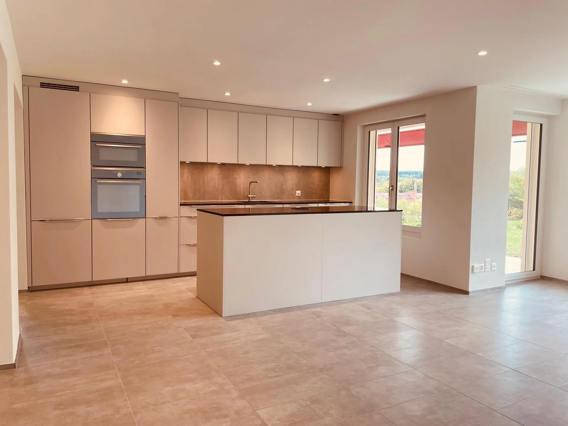 Appartement de jardin ensoleillé avec vue sur les Alpes dans un emplacement idéal