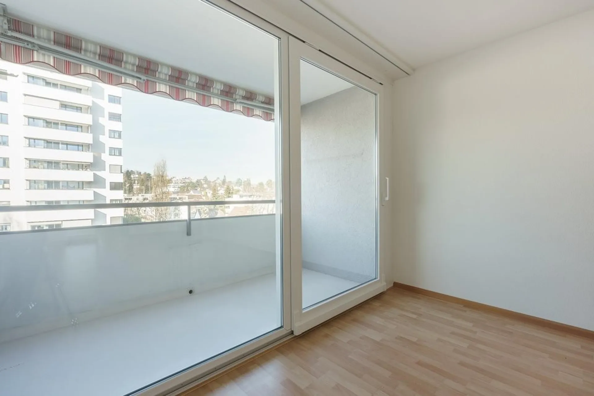 Sonnige Wohnung mit zwei Balkonen und idealer Anbindung