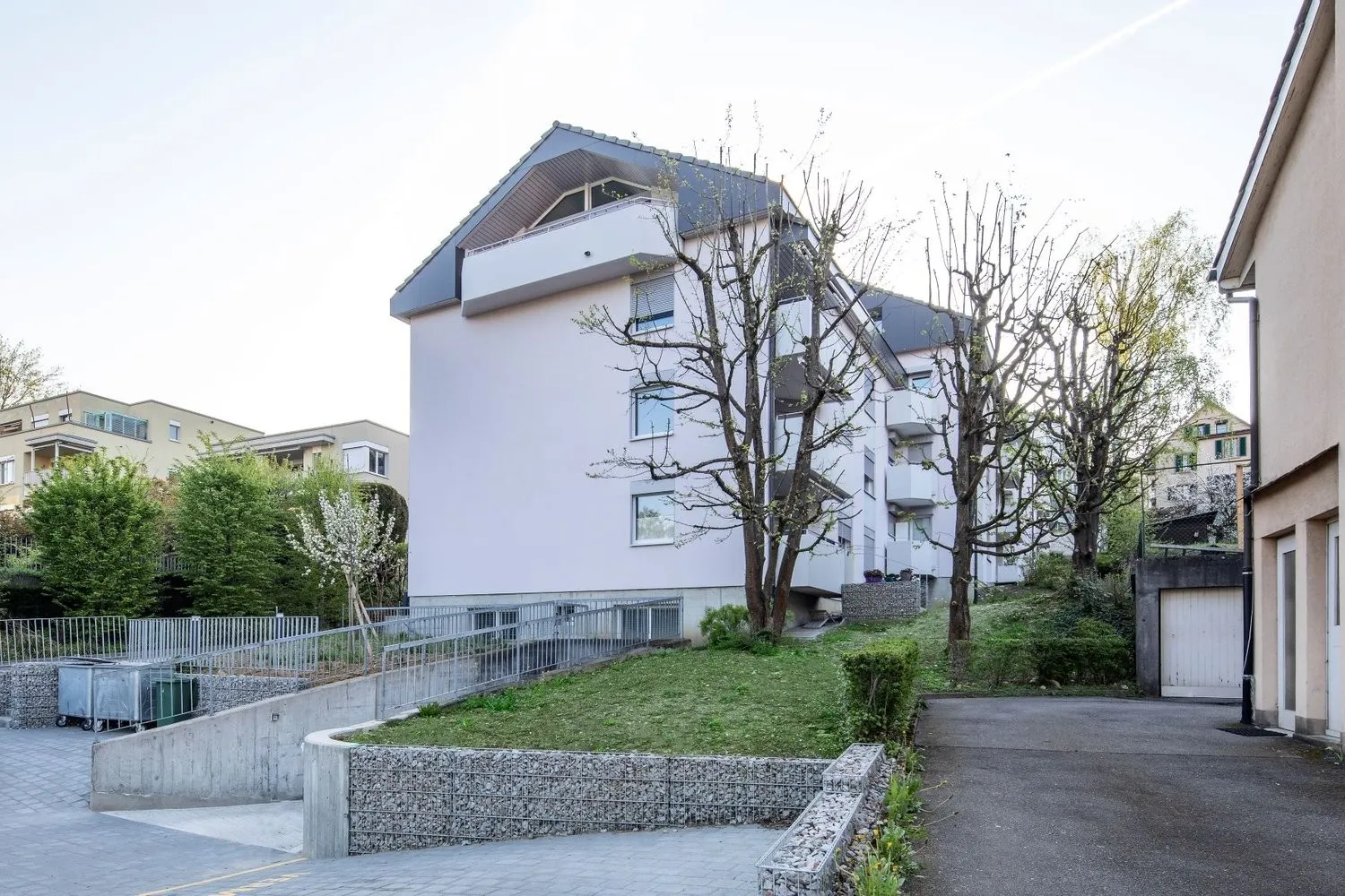 Helle, moderne Wohnung am Schloss Binningen