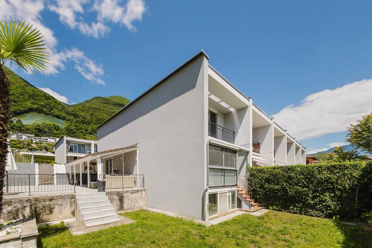 Gudo- Vendesi Casa Moderna con Vista