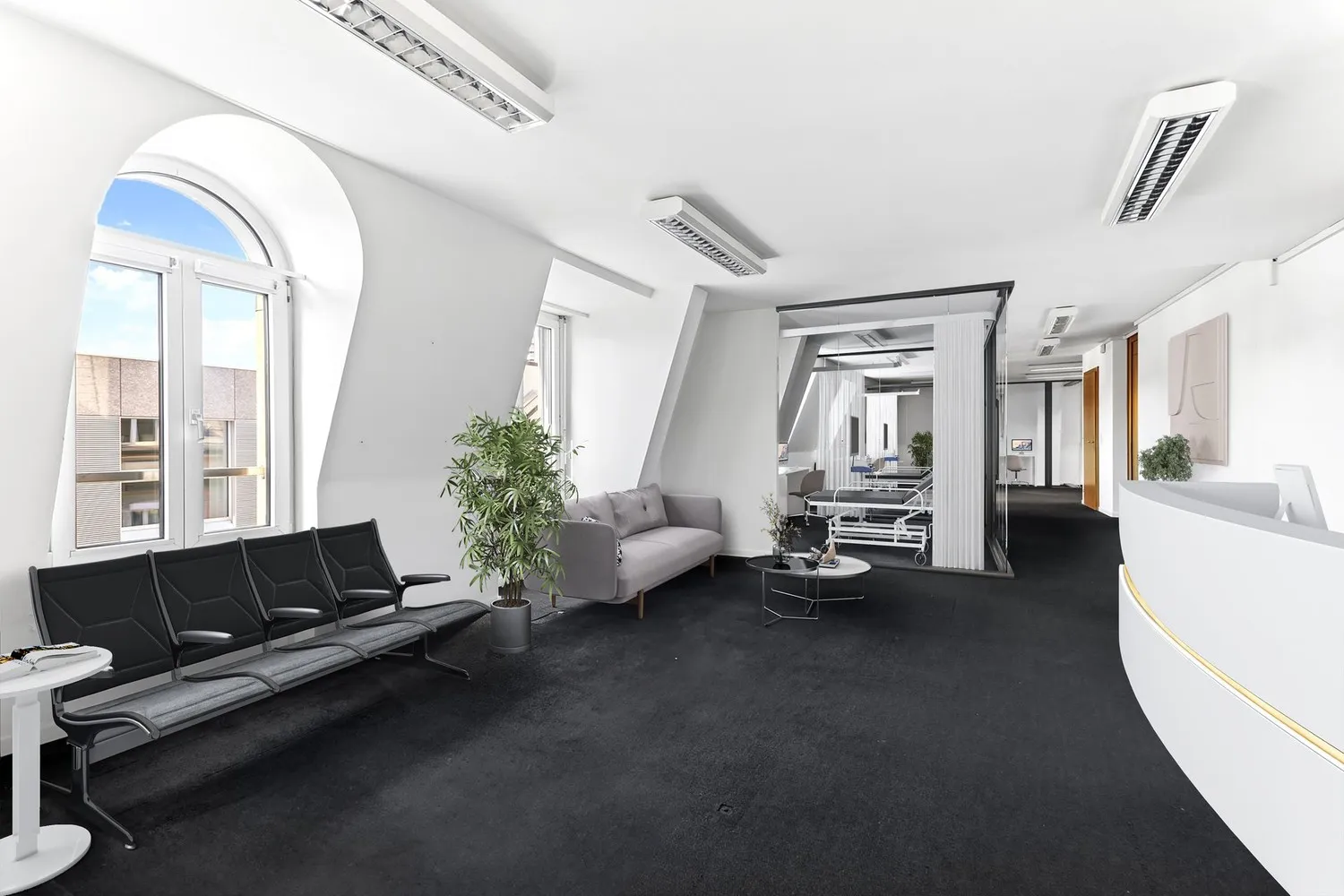À LOUER : Bureau lumineux de 100 m² – Idéal pour professionnels de la santé