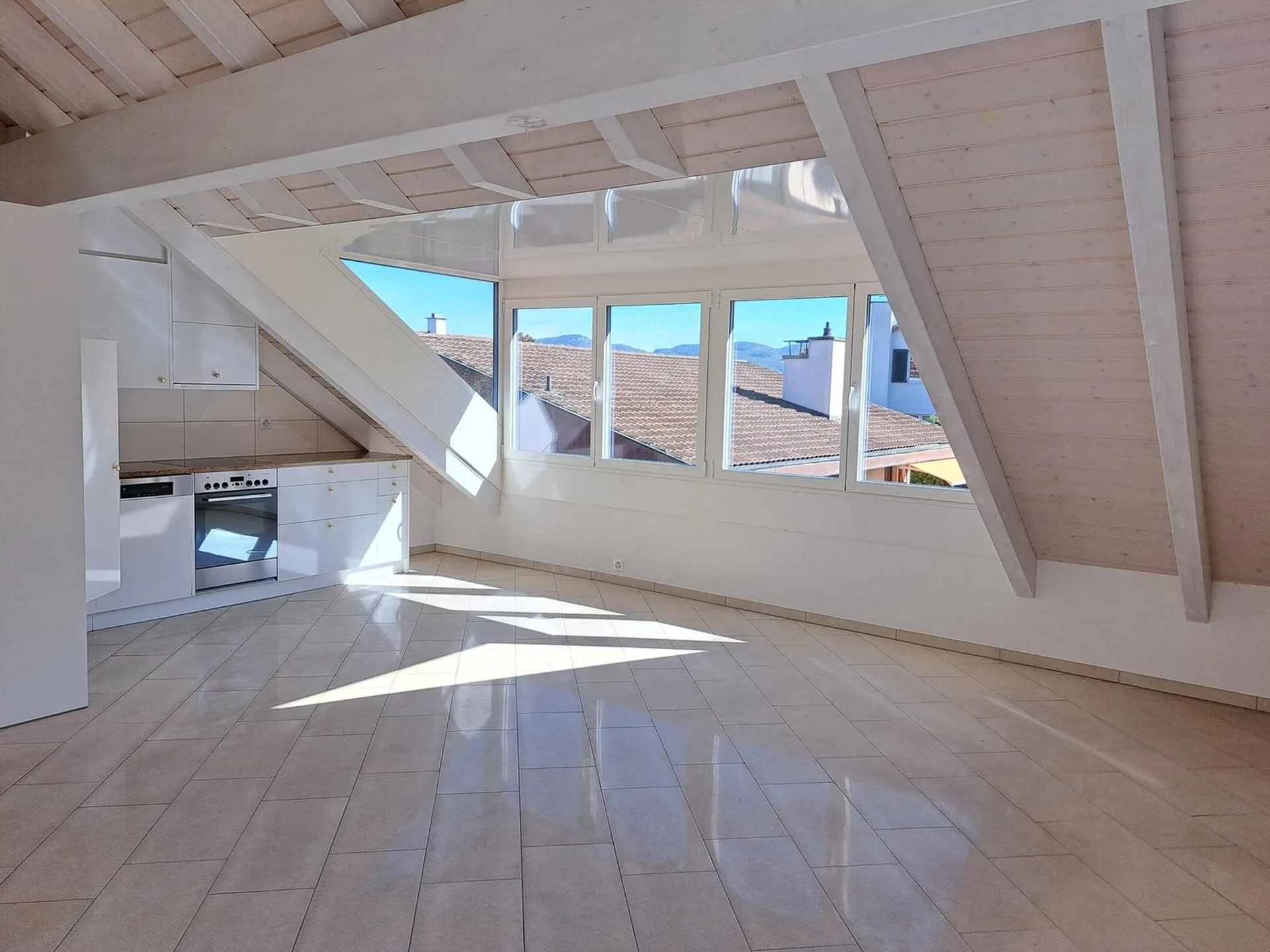 Modern and spacious 2.5-room apartment with a great view
