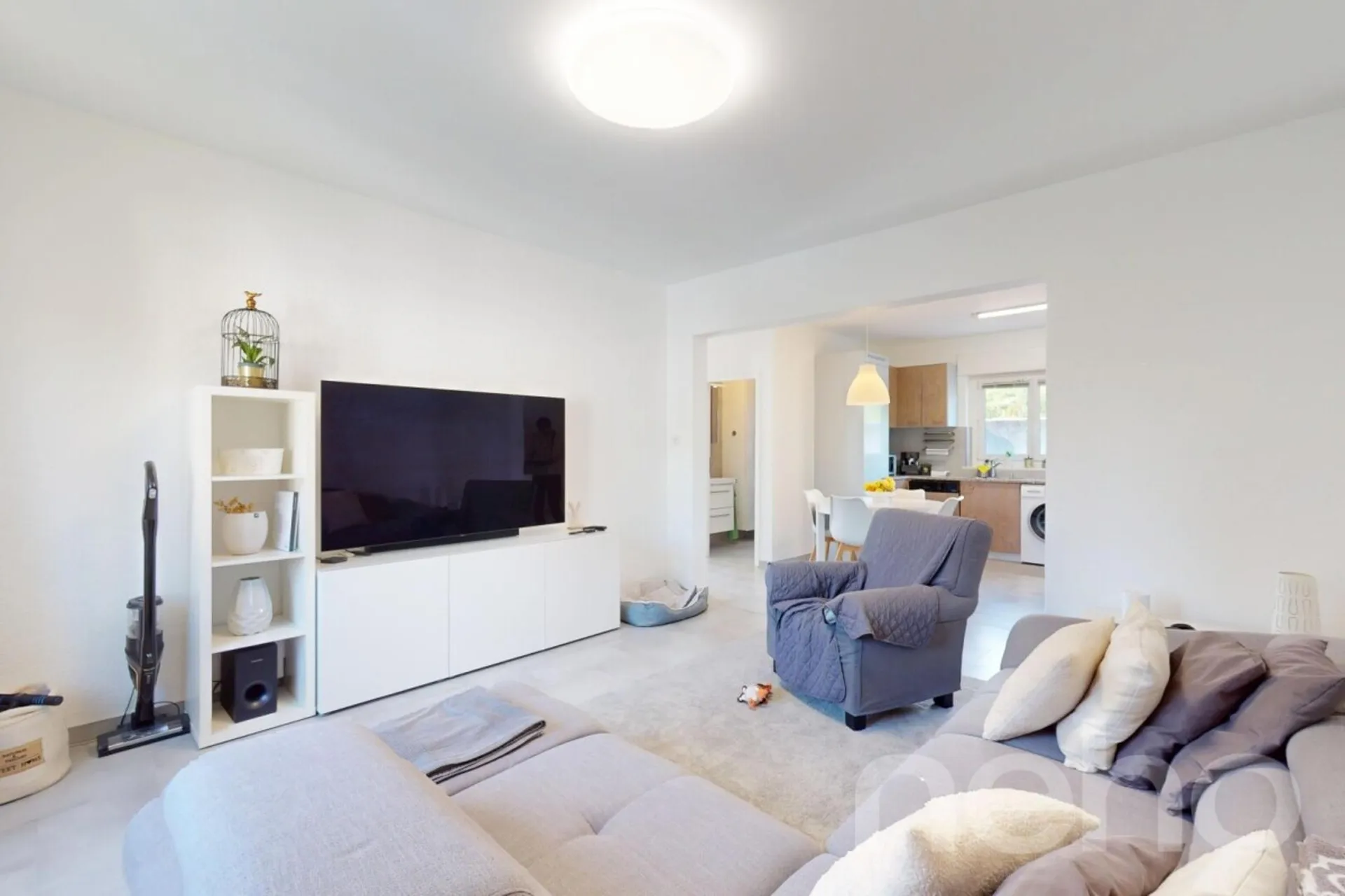 Sehr schönes Apartment wie neu mit Balkon und Garage!