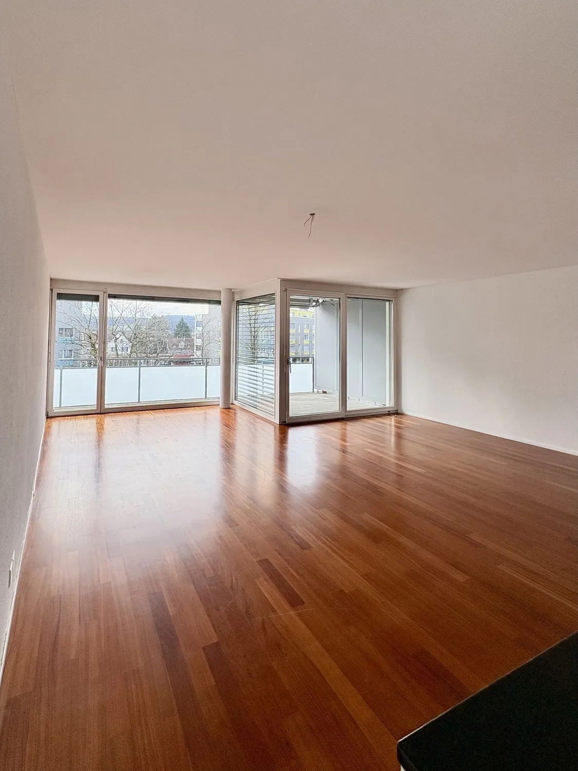 PER SOFORT: 4.5-Zimmer-Wohnung mit 148 m² direkt beim Bahnhof Dübendorf