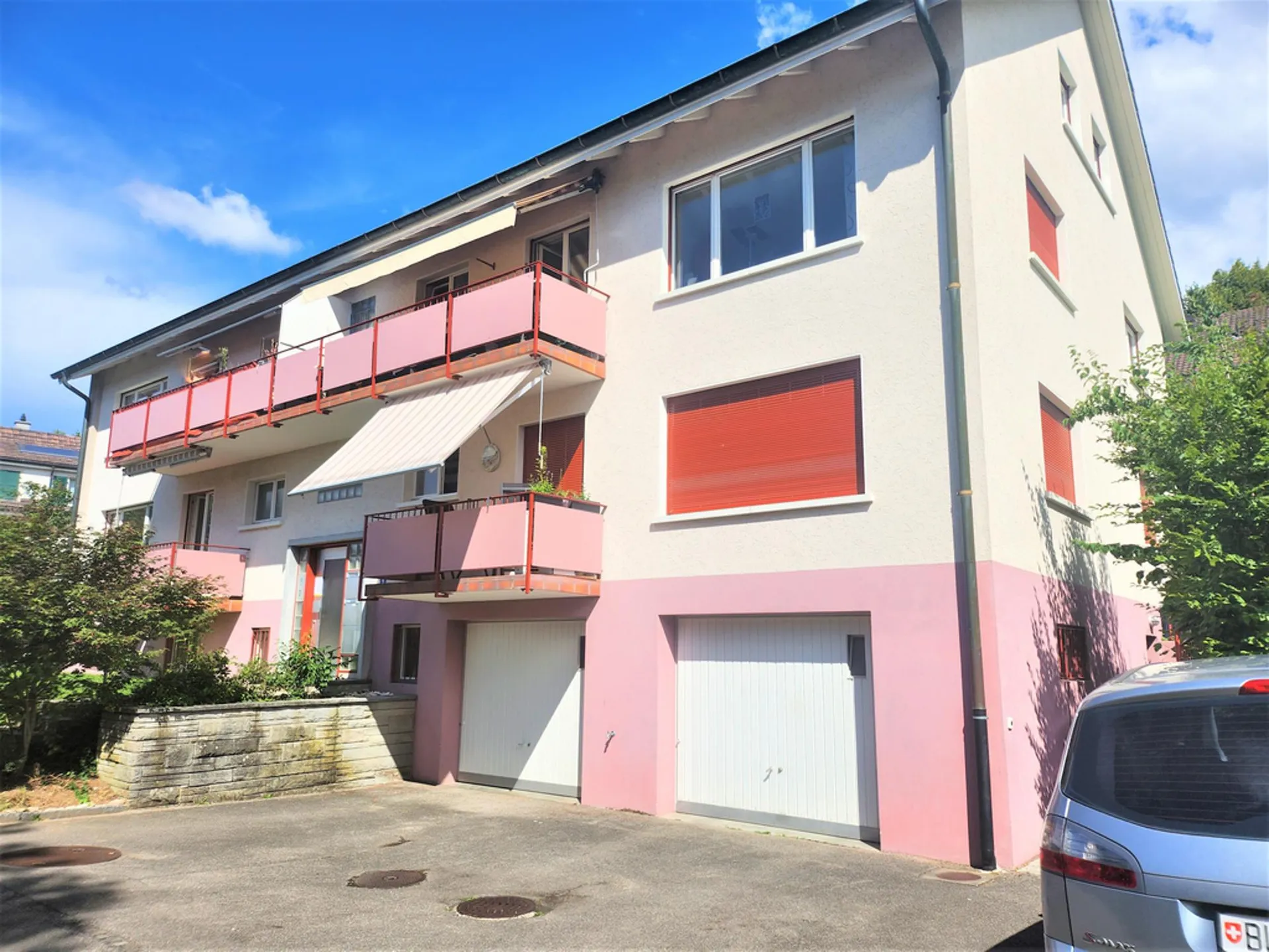 Bright 3.5 room apartment near Bottmingen Castle
