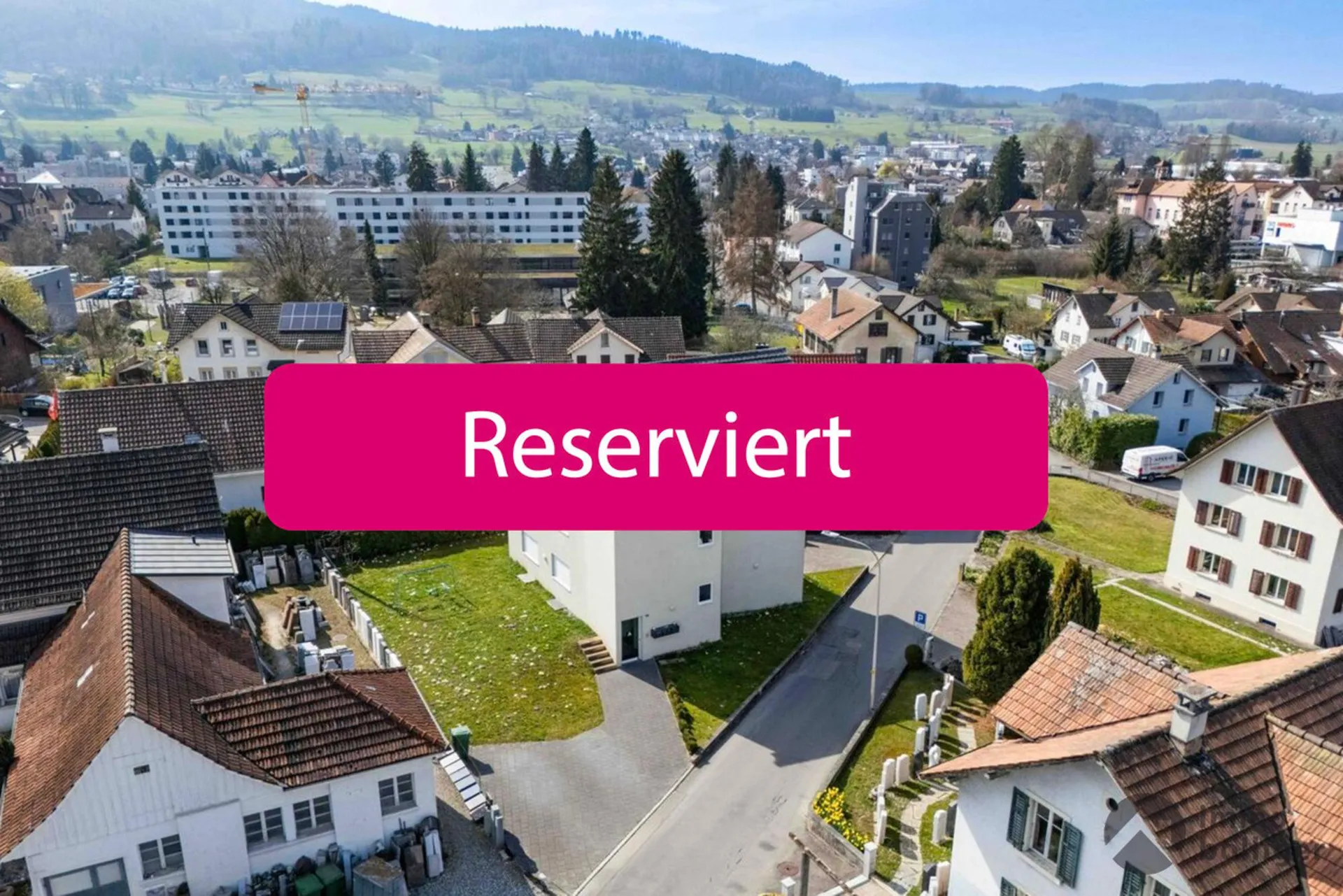Stilvoll leben über den Dächern - Dachgeschosswohnung in Reinach