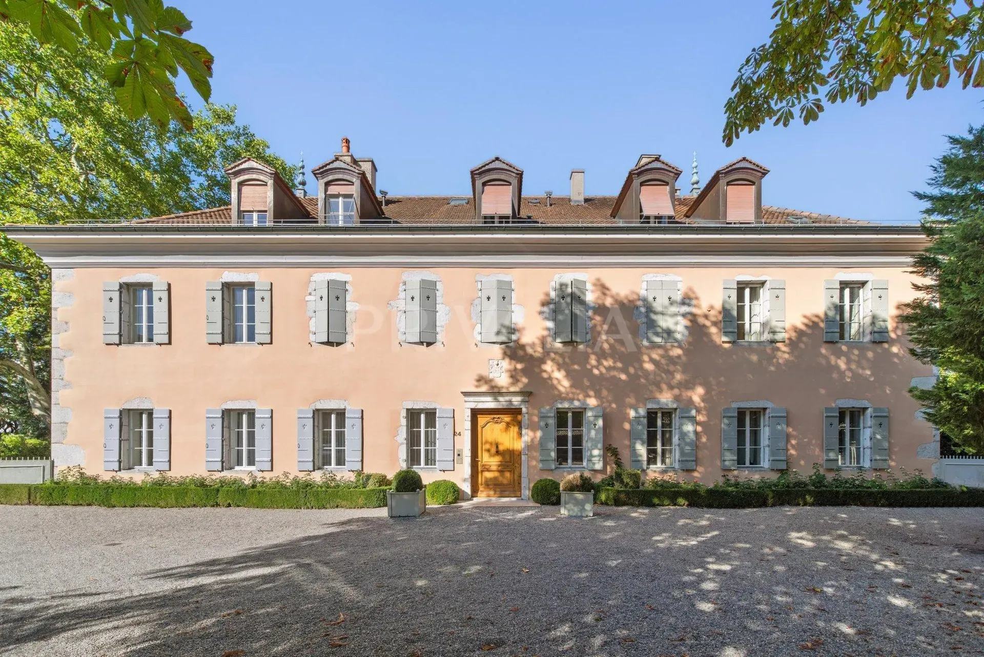 Charming character villa in a renovated old farmhouse ? Veyrier