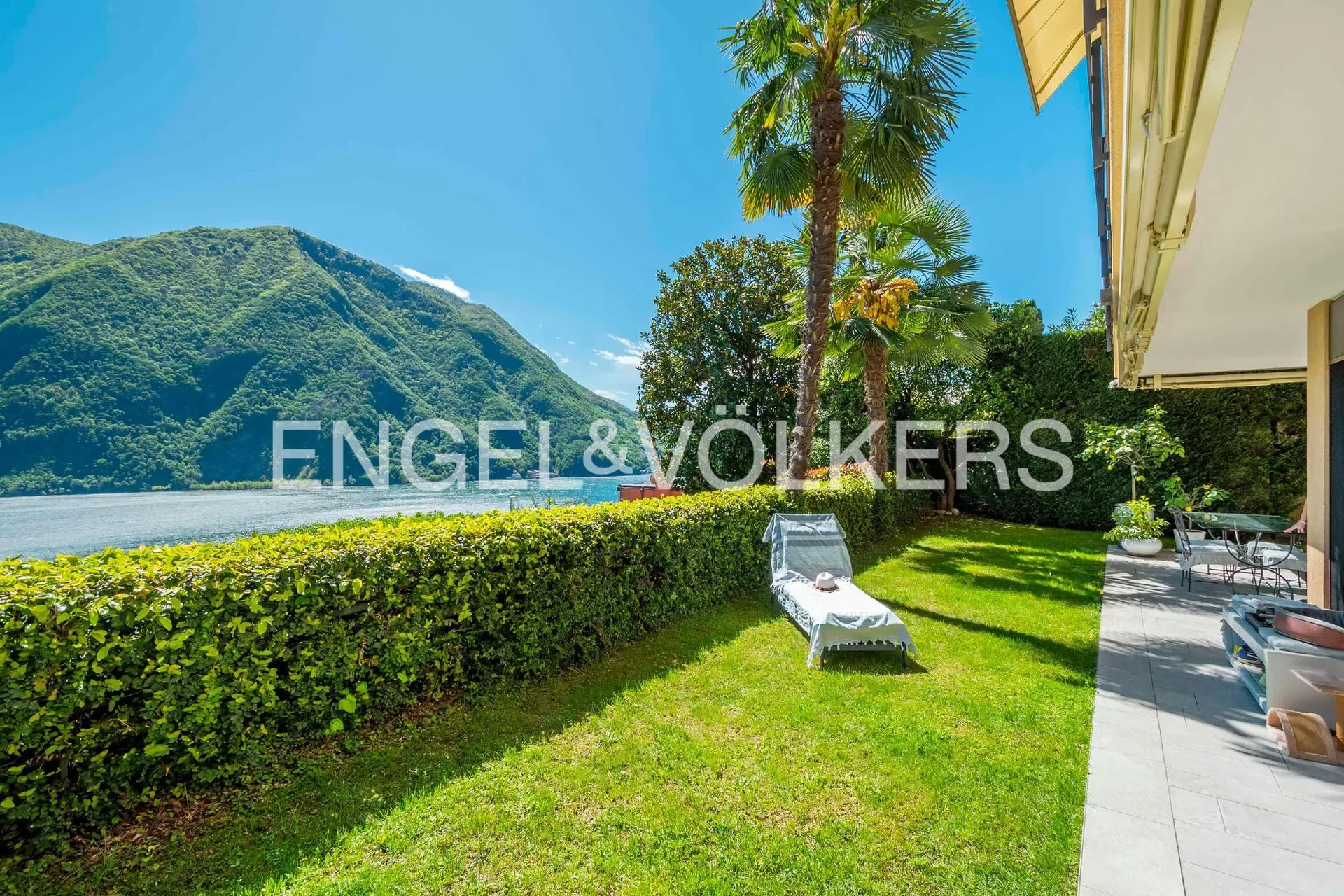 Grazioso appartamento con giardino e vista lago