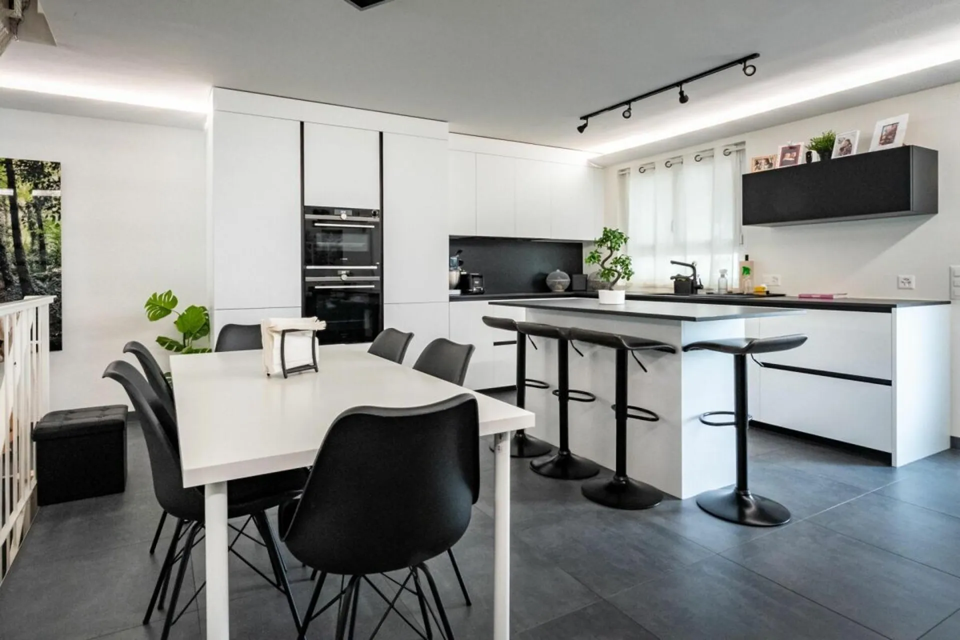 Triplex + sous sol familial rénové
