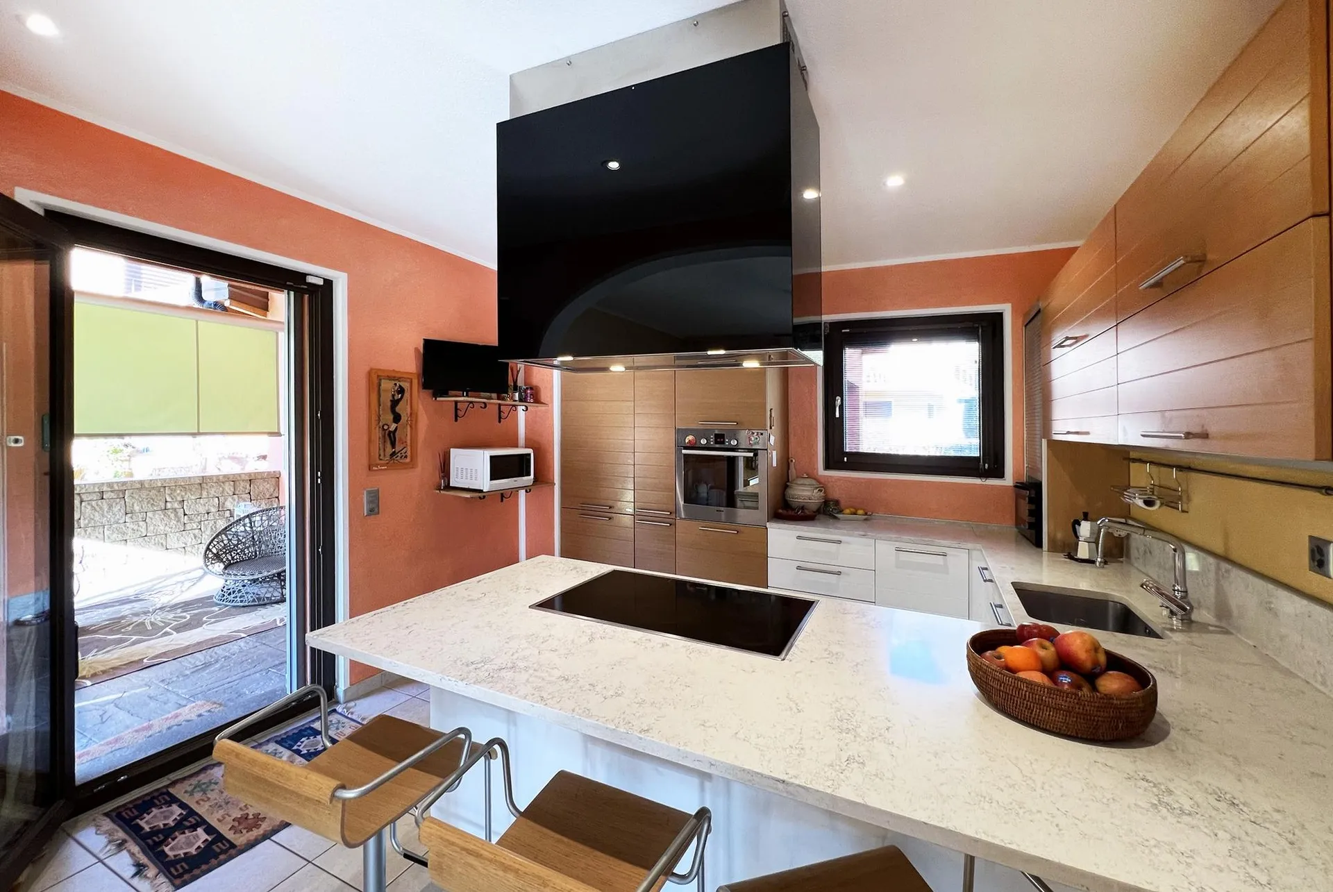 LUMINOSA E ACCOGLIENTE CASA 5.5 CON AMPIO GIARDINO A MELANO