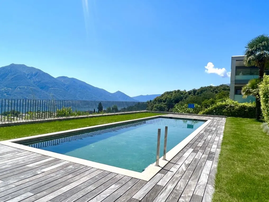 TRAUMHAFTE FERIENWOHNUNG MIT SEEBLICK IN SONNIGER LAGE – CONTRA, TESSIN