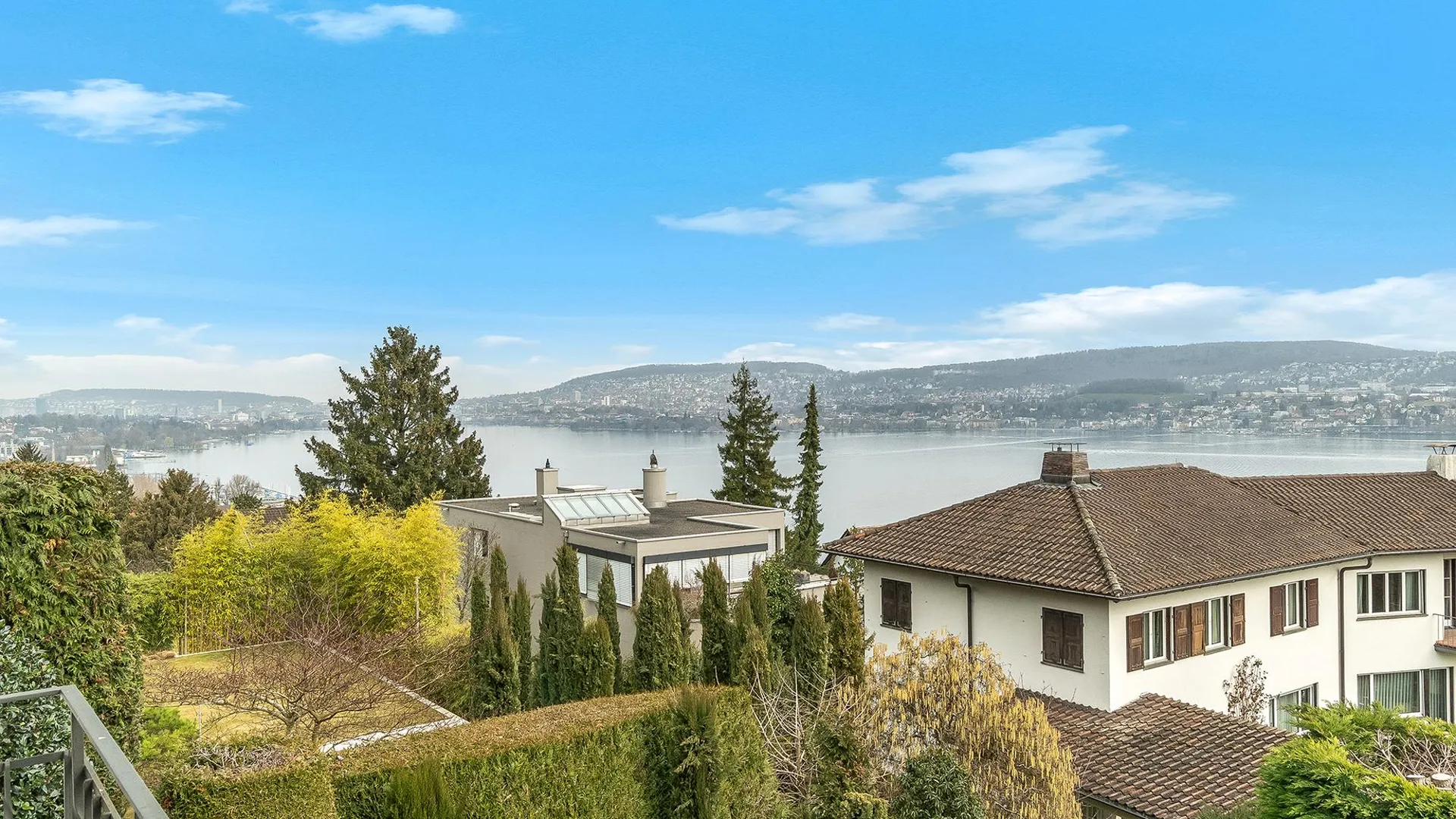 Charmante Villa mit herrlicher See- und Bergsicht