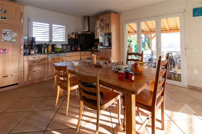 Villa mit einer Fläche von 198 m² Hab. auf einem Grundstück von 1000 m²