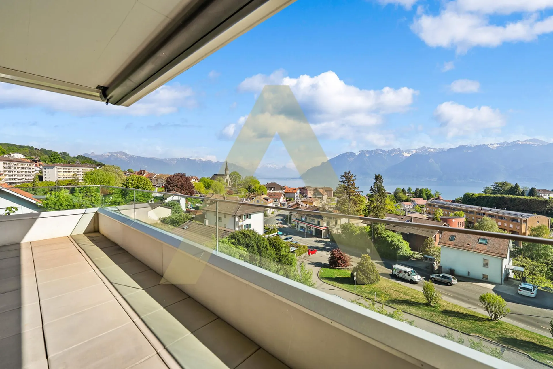 Spacieux appartement avec vue lac