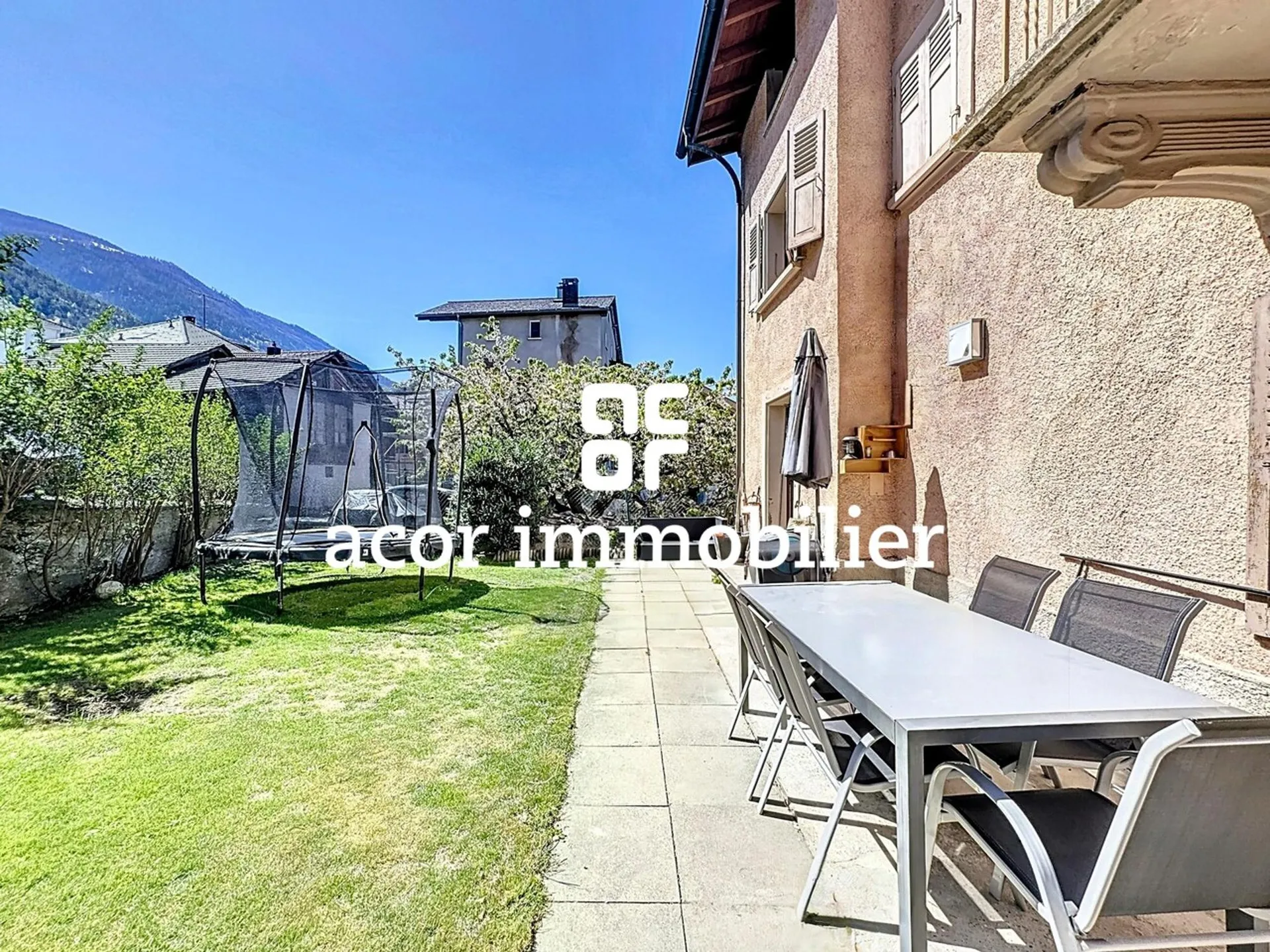 Chalais - Grande maison villageoise de 3 appartements