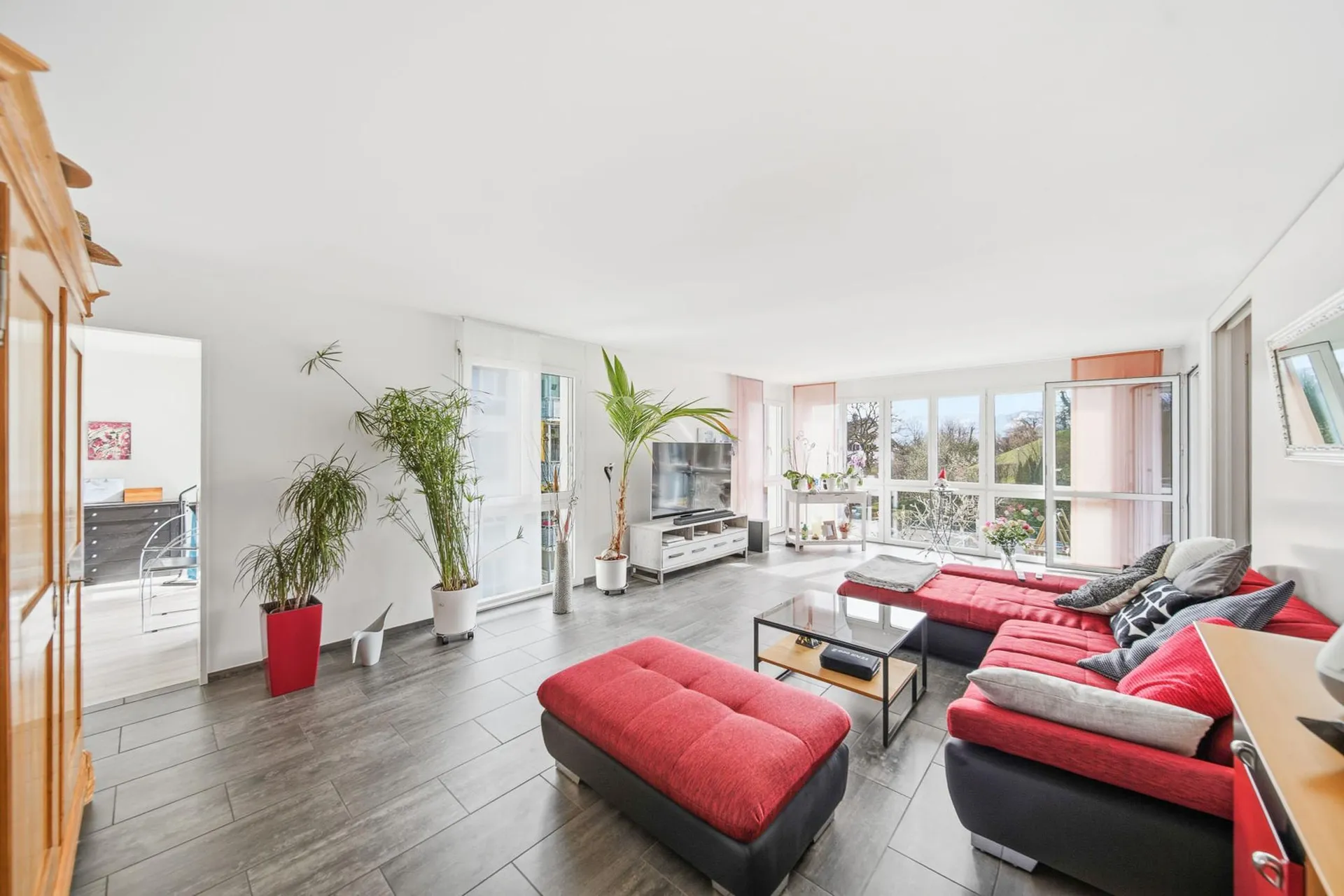 LIVING COMFORT WITH CONSERVATORY - LIVING IN RÜTI