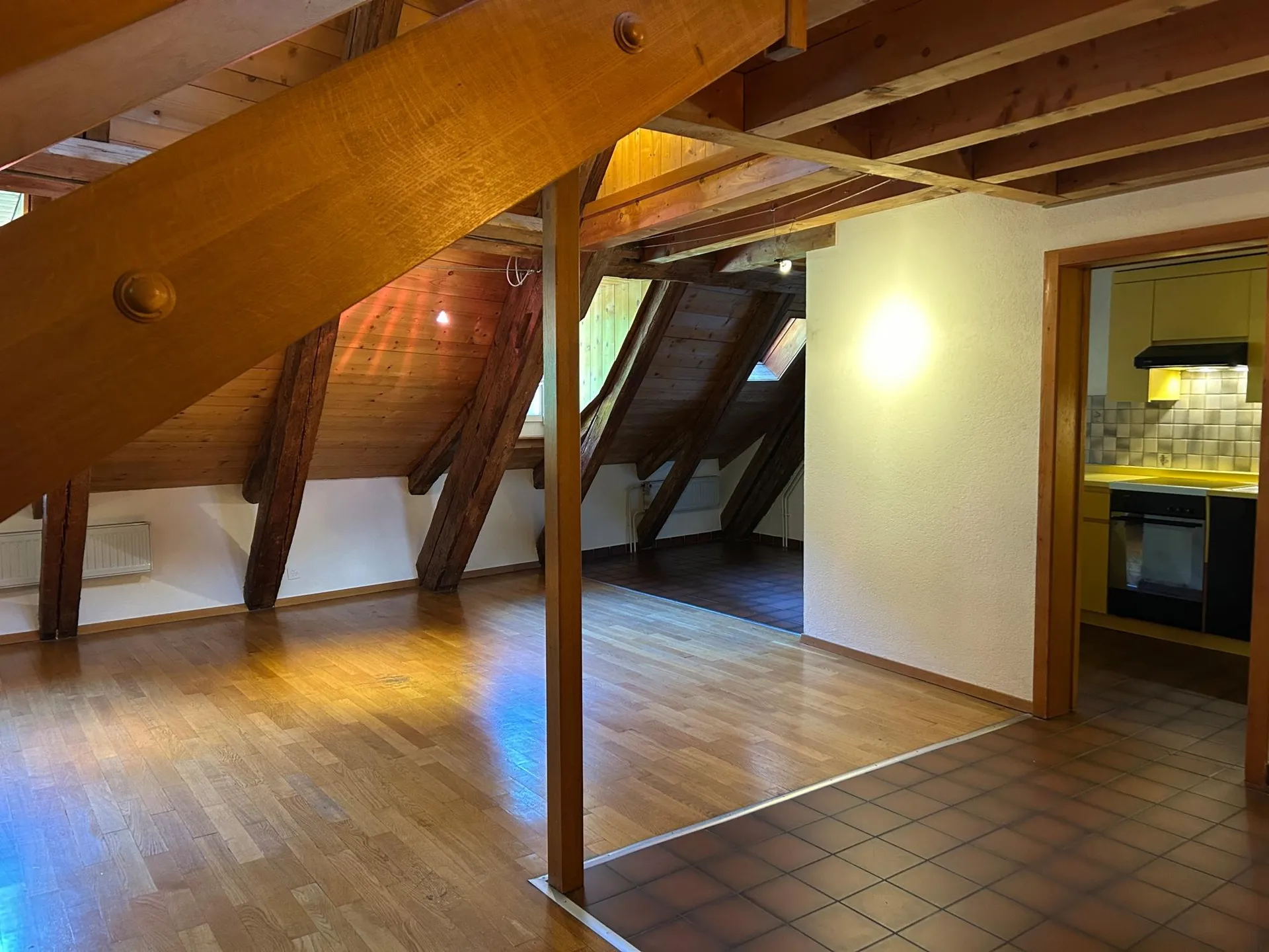 FRIBOURG - PLACE DU PETIT-ST-JEAN 39 - CHARMANT APPARTEMENT - 4.5