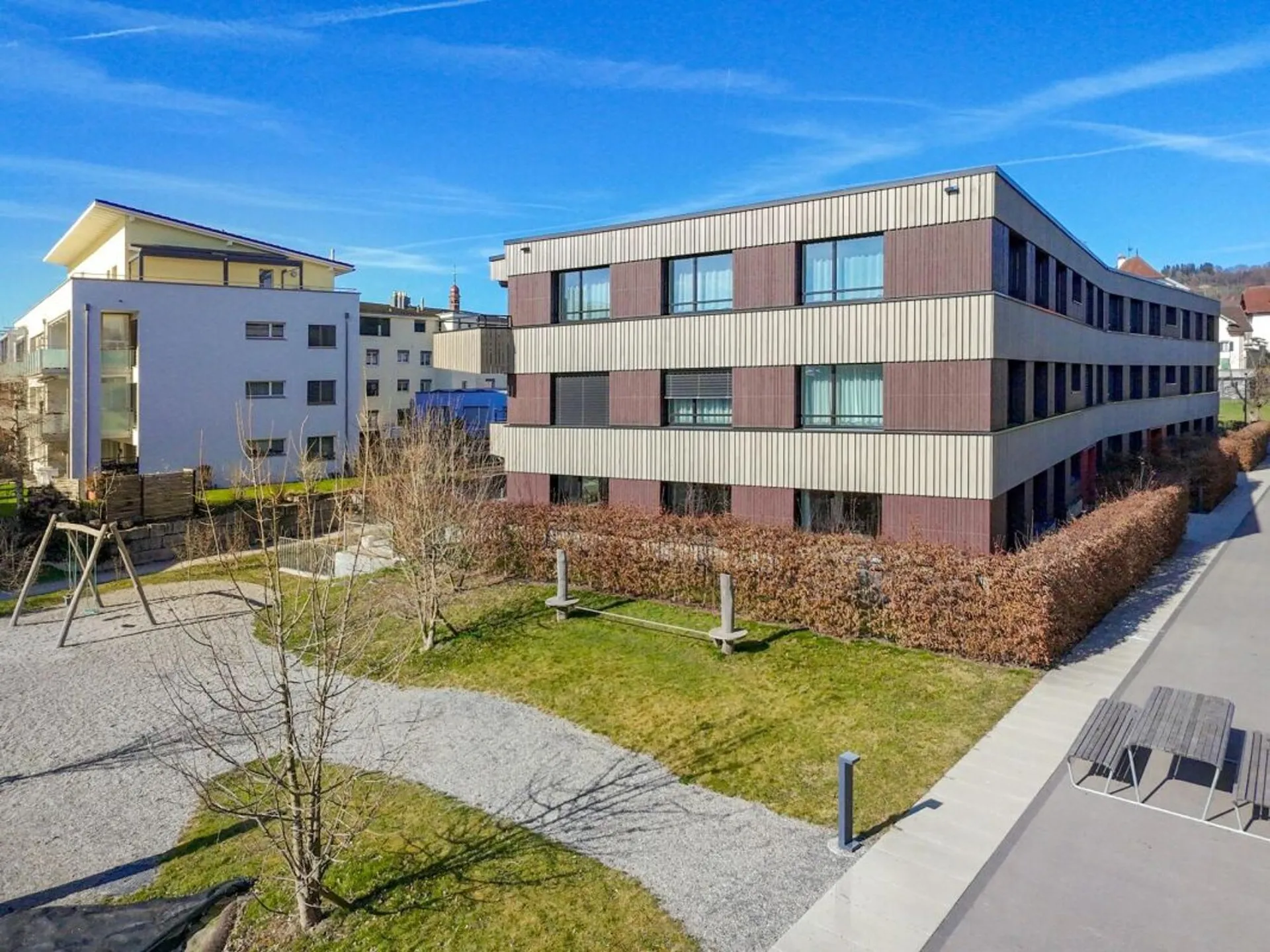 Moderni, sonnigi 4 ½-Zemmer-Gartewohnig met grosser Terrasse