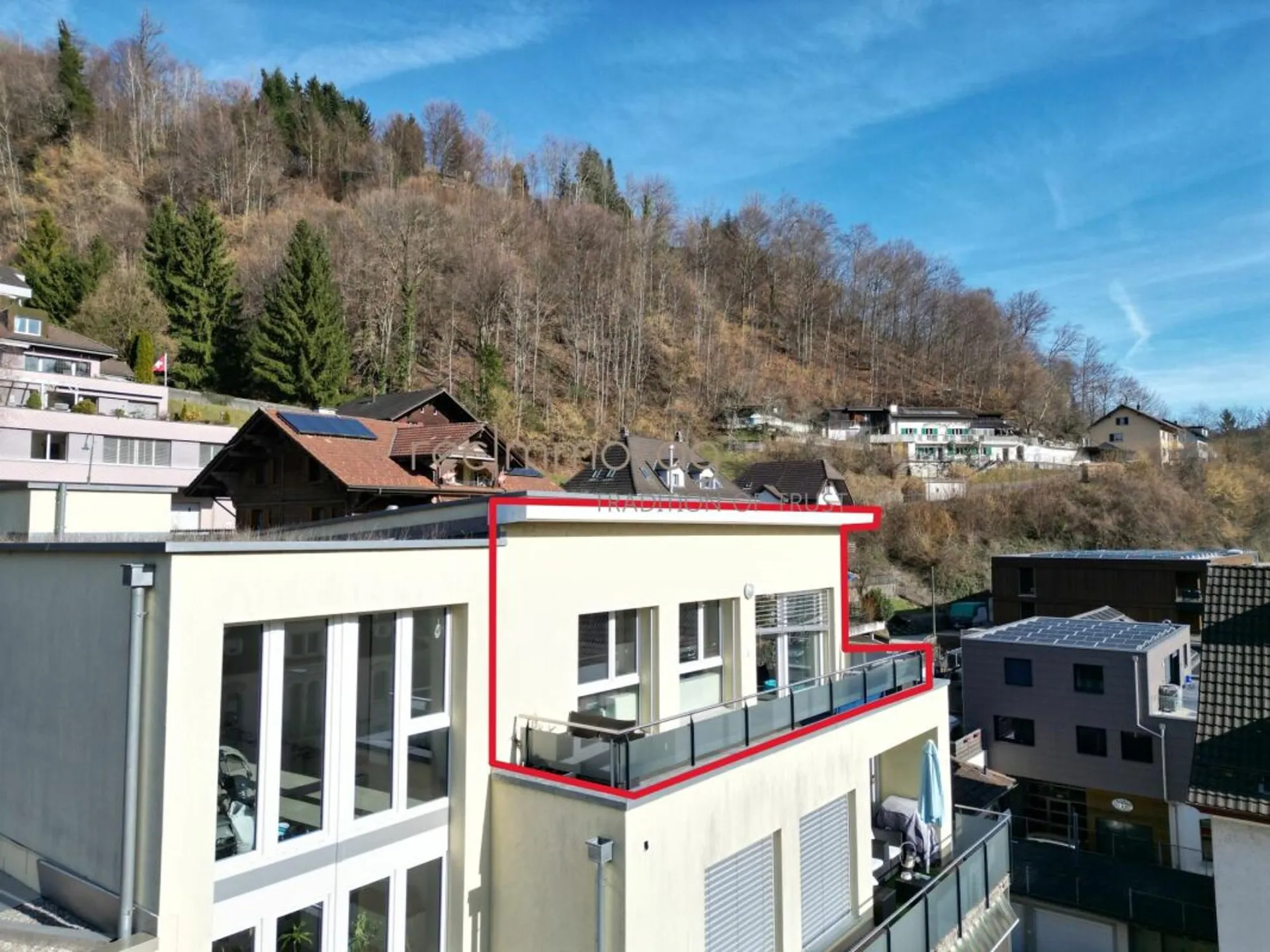 Appartamento mansardato moderno di 4,5 locali con vista panoramica