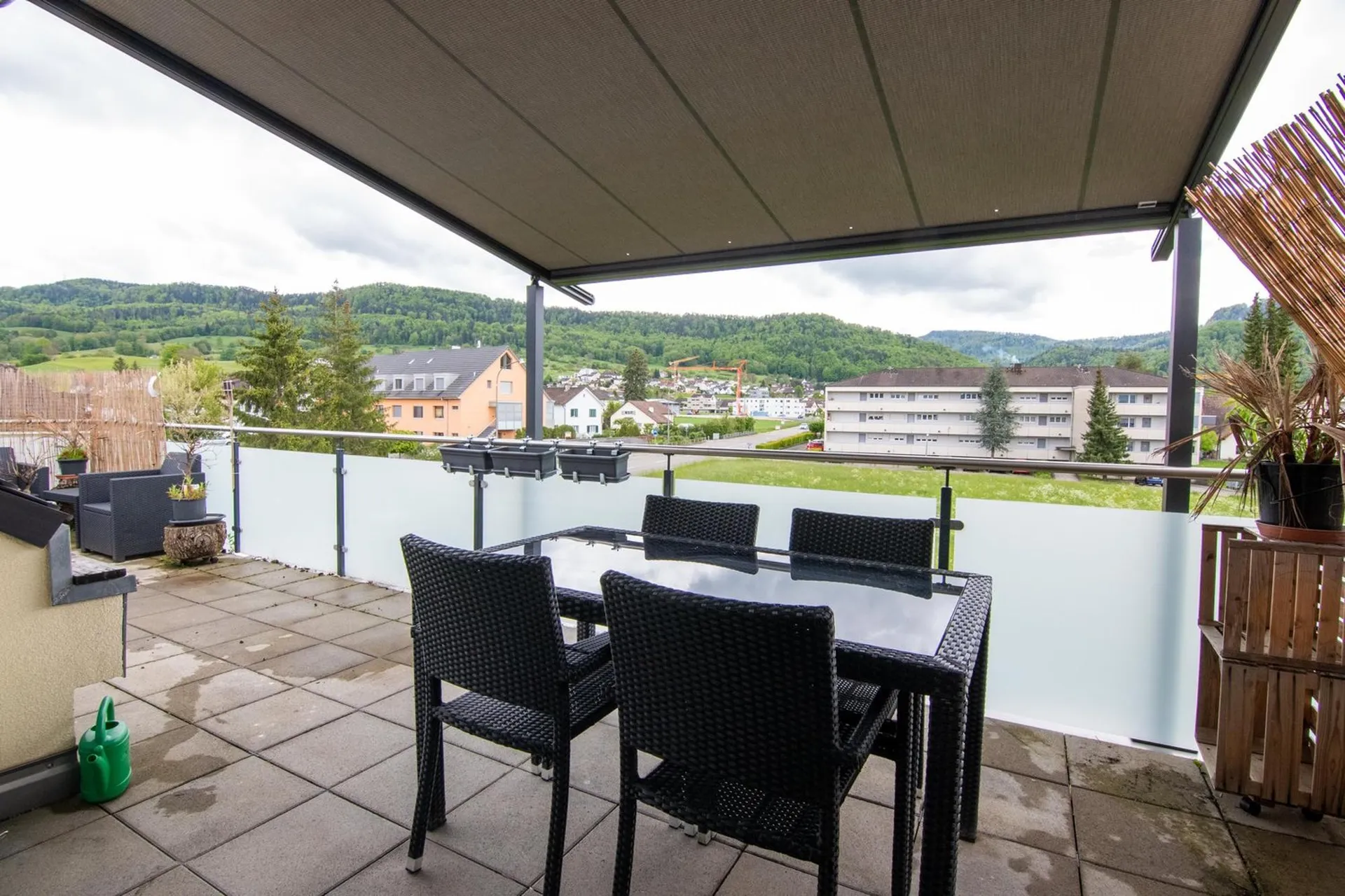 Moderne 3.5-Zimmer-Dachwohnung mit Bergblick in Büsserach