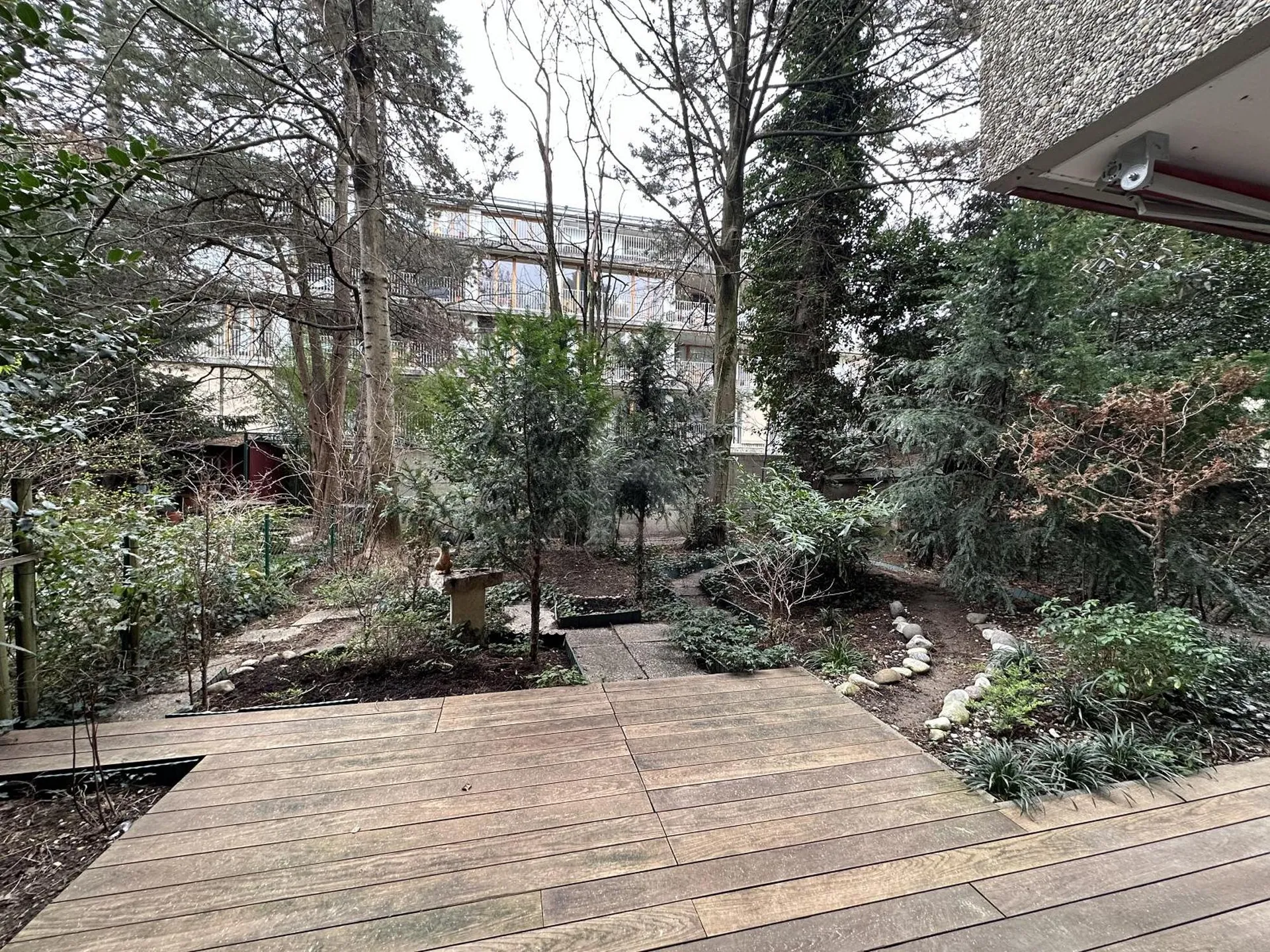 GARDEN OASIS NEAR CITY CENTER