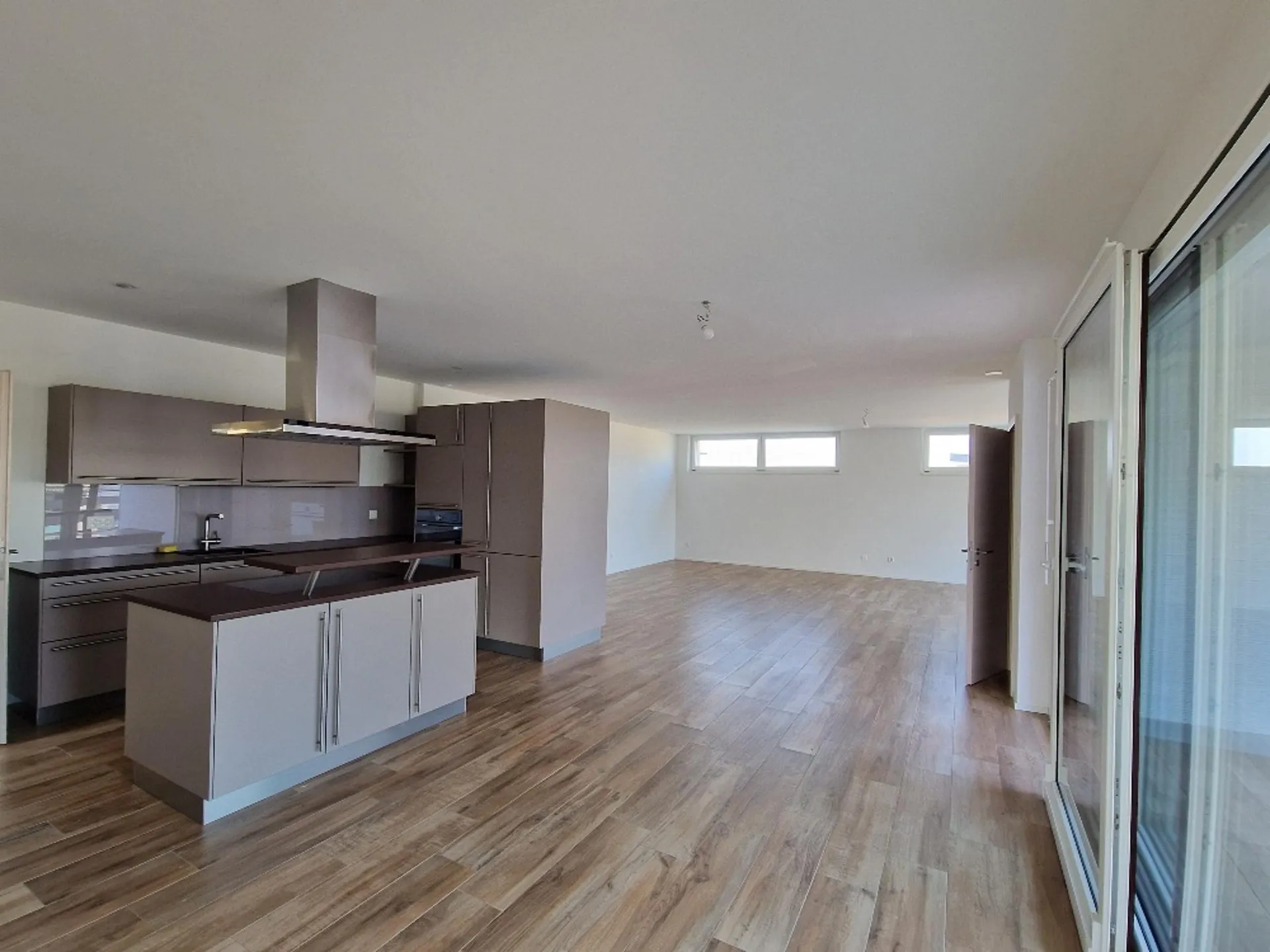 Modern 4.5-room new building apartment in a quiet location in Ettingen