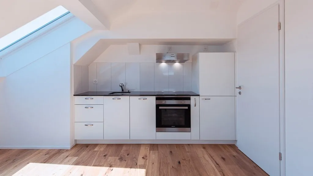 TOLLE DACHWOHNUNG SUCHT NACHMIETER- 1- MIETZINS GESCHENKT