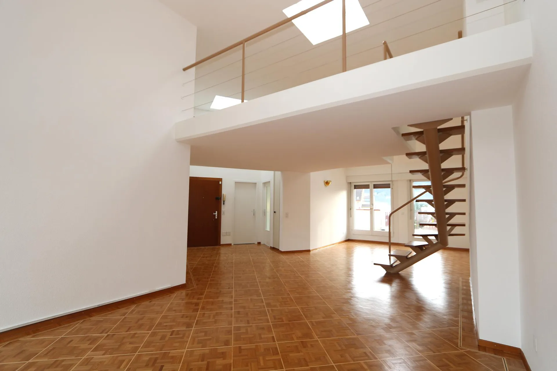 Appartement de 5 pièces en attique avec mezzanine et terrasse à Thônex