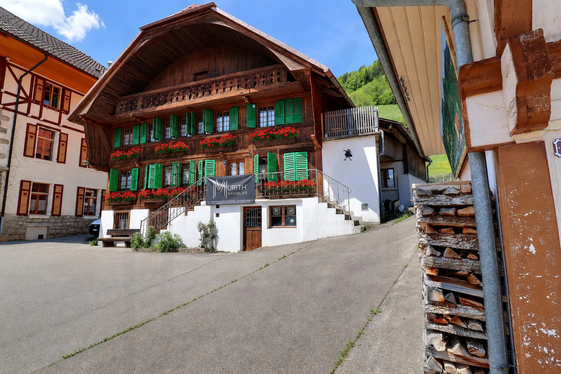 Une demeure historique de 2 appartements avec vue imprenable sur les montagnes
