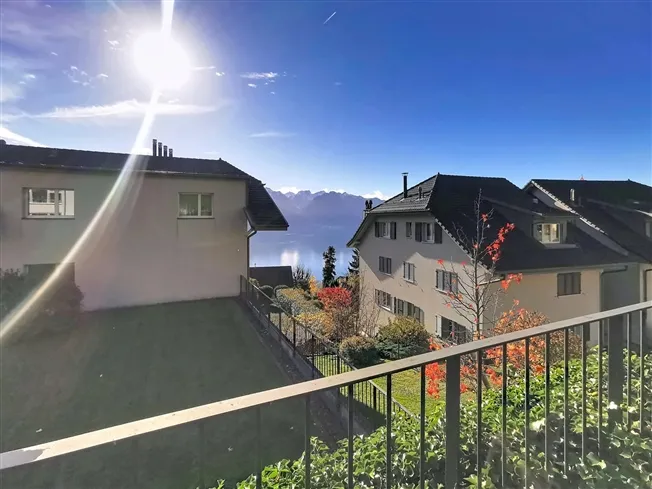 Wunderschöne 3.5 Zimmerwohnung mit Garten, Terrasse und Blick auf den See