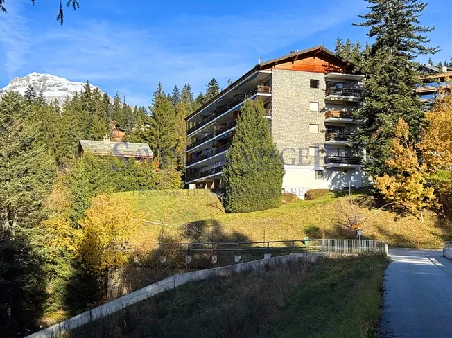 Herrliche Aussicht. Crans-Montana. Beschäftigte lebenslange Rente.