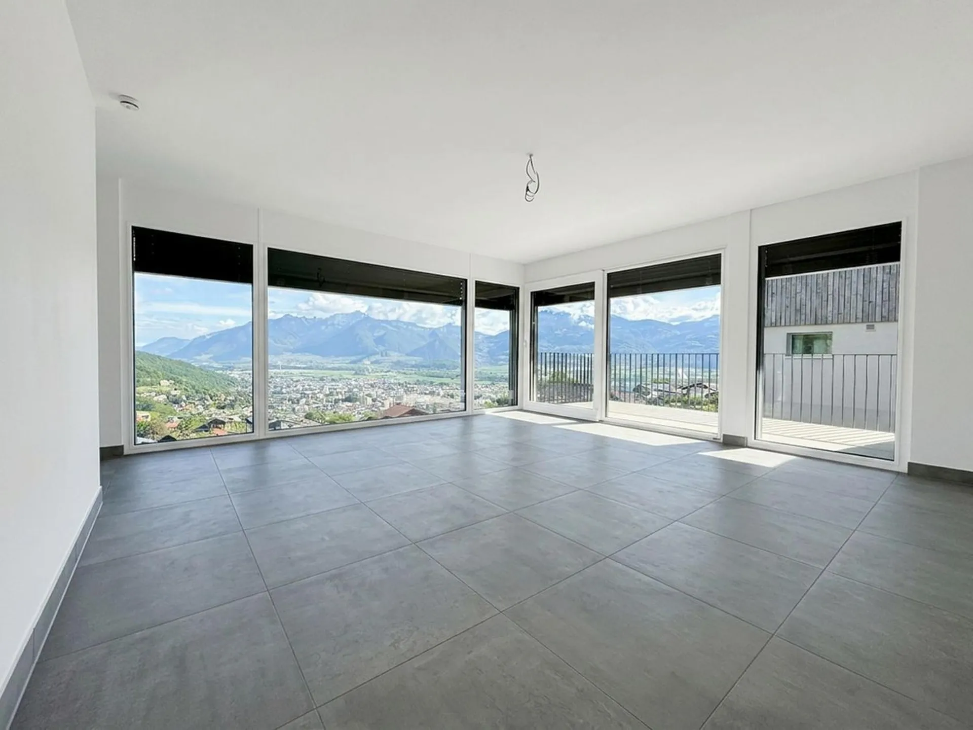 Einzelvilla mit 4,5 Zimmern und schöner Aussicht auf die Ebene