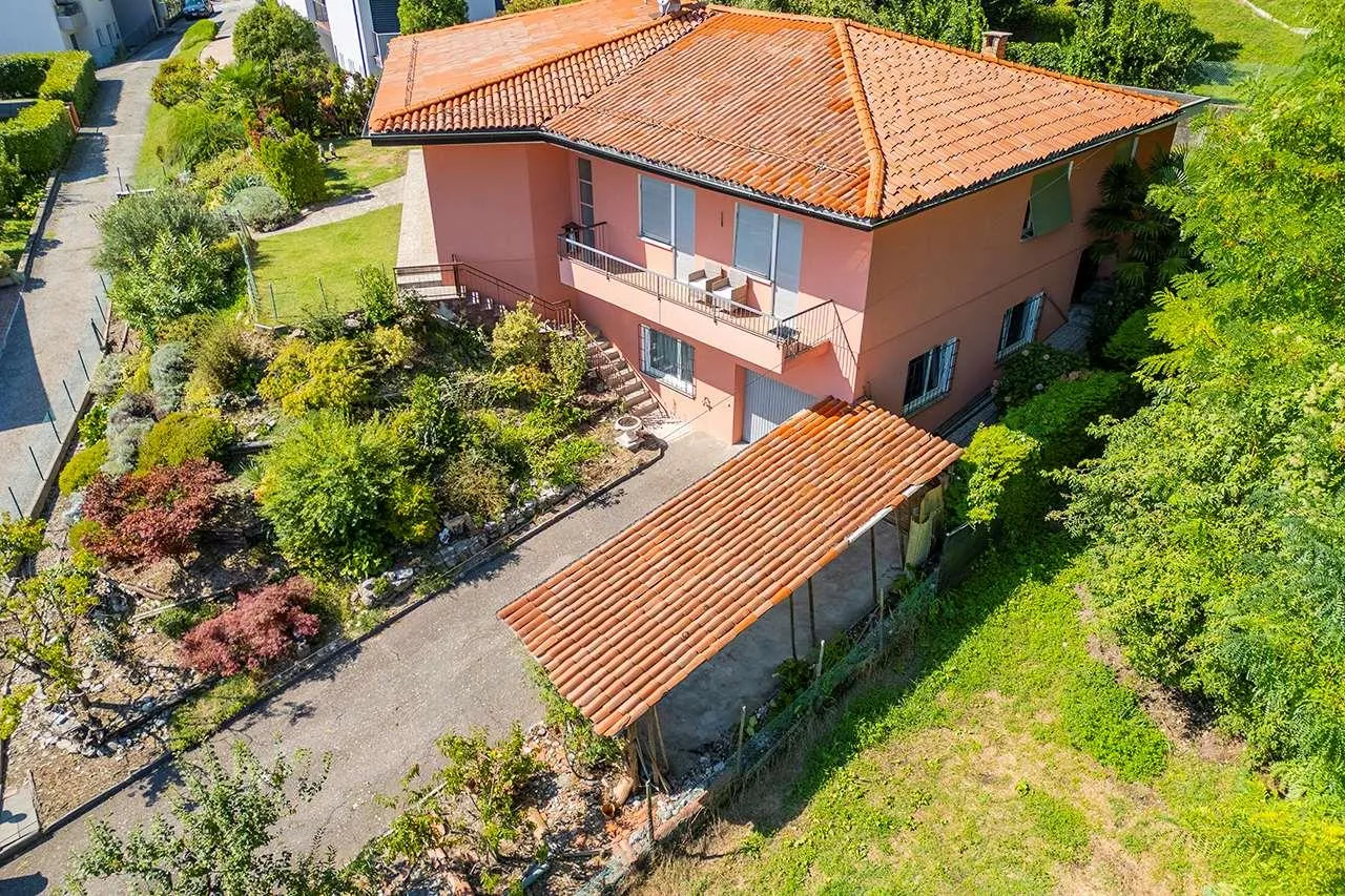 CASTEL S. PIETRO: VILLA CON GRANDE POTENZIALE DA RINNOVARE