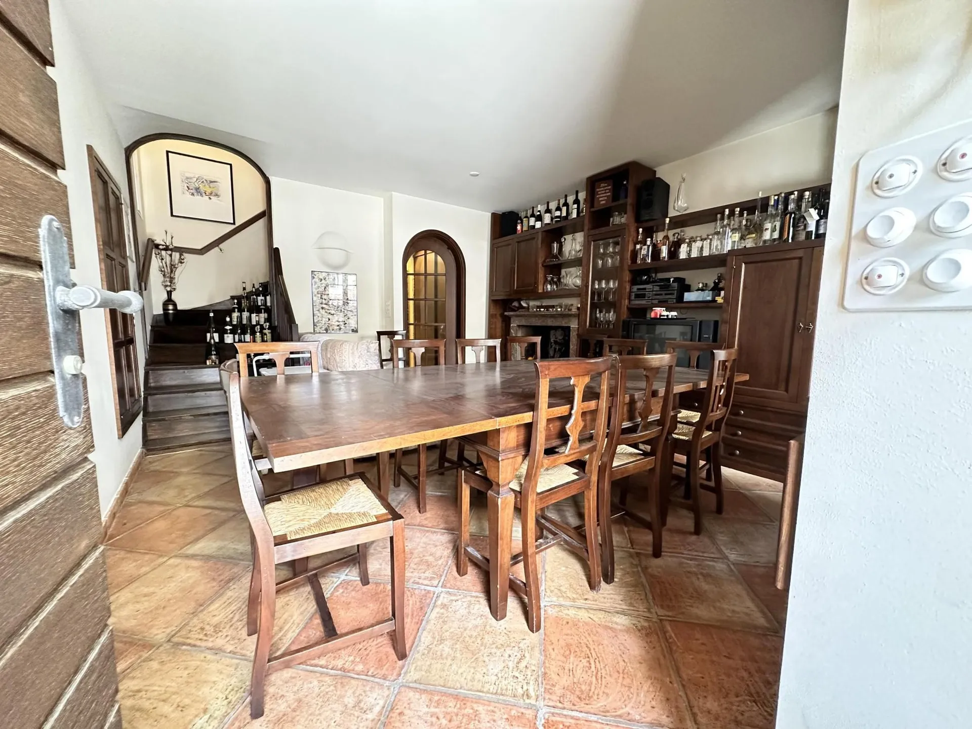 TYPISCHES 3.5-ZIMMER-HAUS MIT GROßER WEINKELLER IN MELIDE