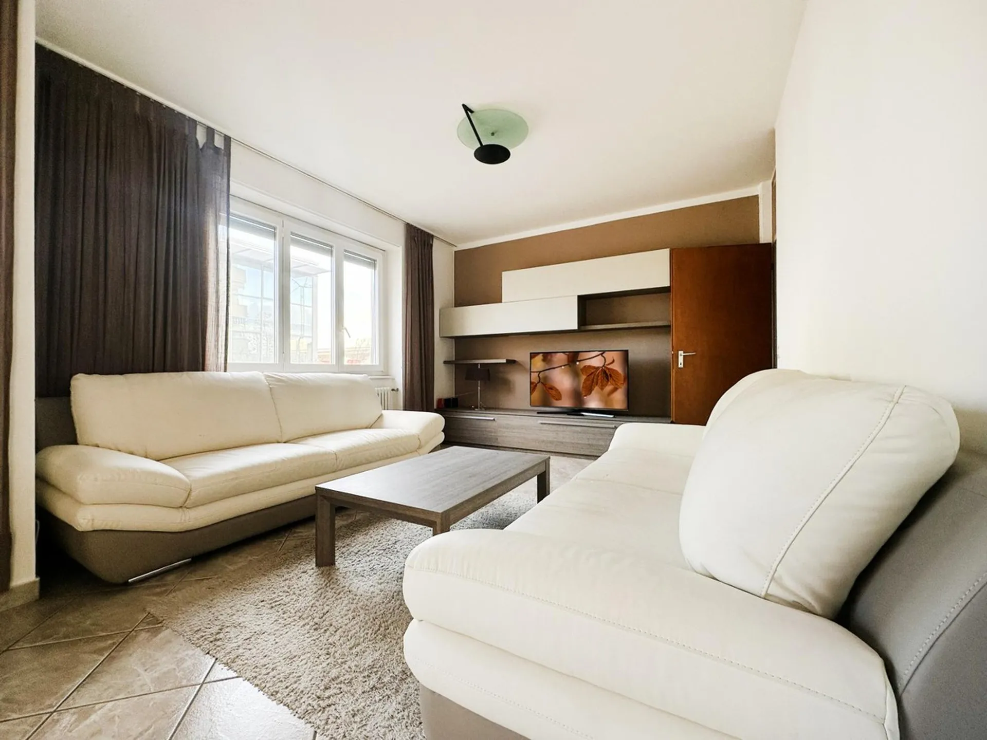 Schönes geräumiges 3,5-Zimmer-Wohnung mit Panoramaterrasse