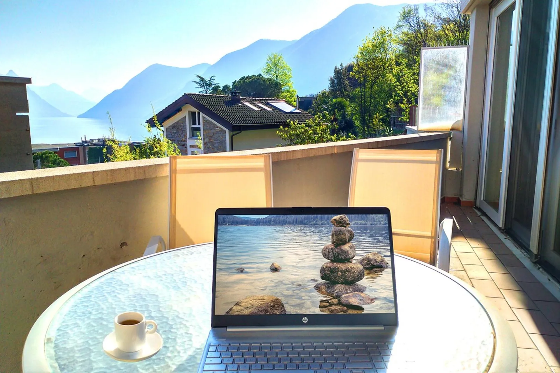 Wunderschöne 4,5-Zimmer-Wohnung mit Seeblick, renoviert, mittleres bis hohes Niveau