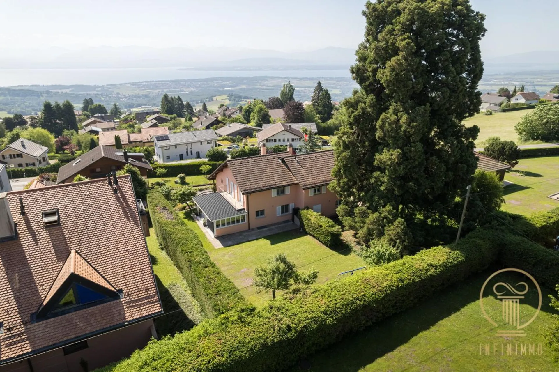 Exclusivité! ARZIER-LE-MUIDS - magnifique villa jumelle de 6.5 pièces - PORTES OUVERTES LE 2.5.2026