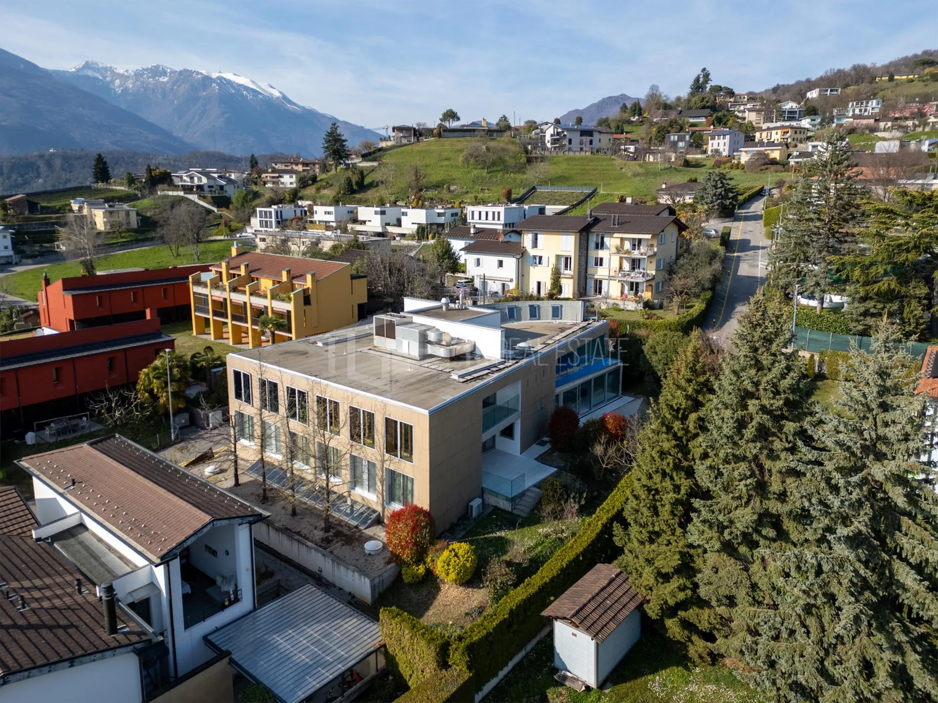 RESIDENZA CONTEMPORANEA CON TERRAZZA E PRIVACY