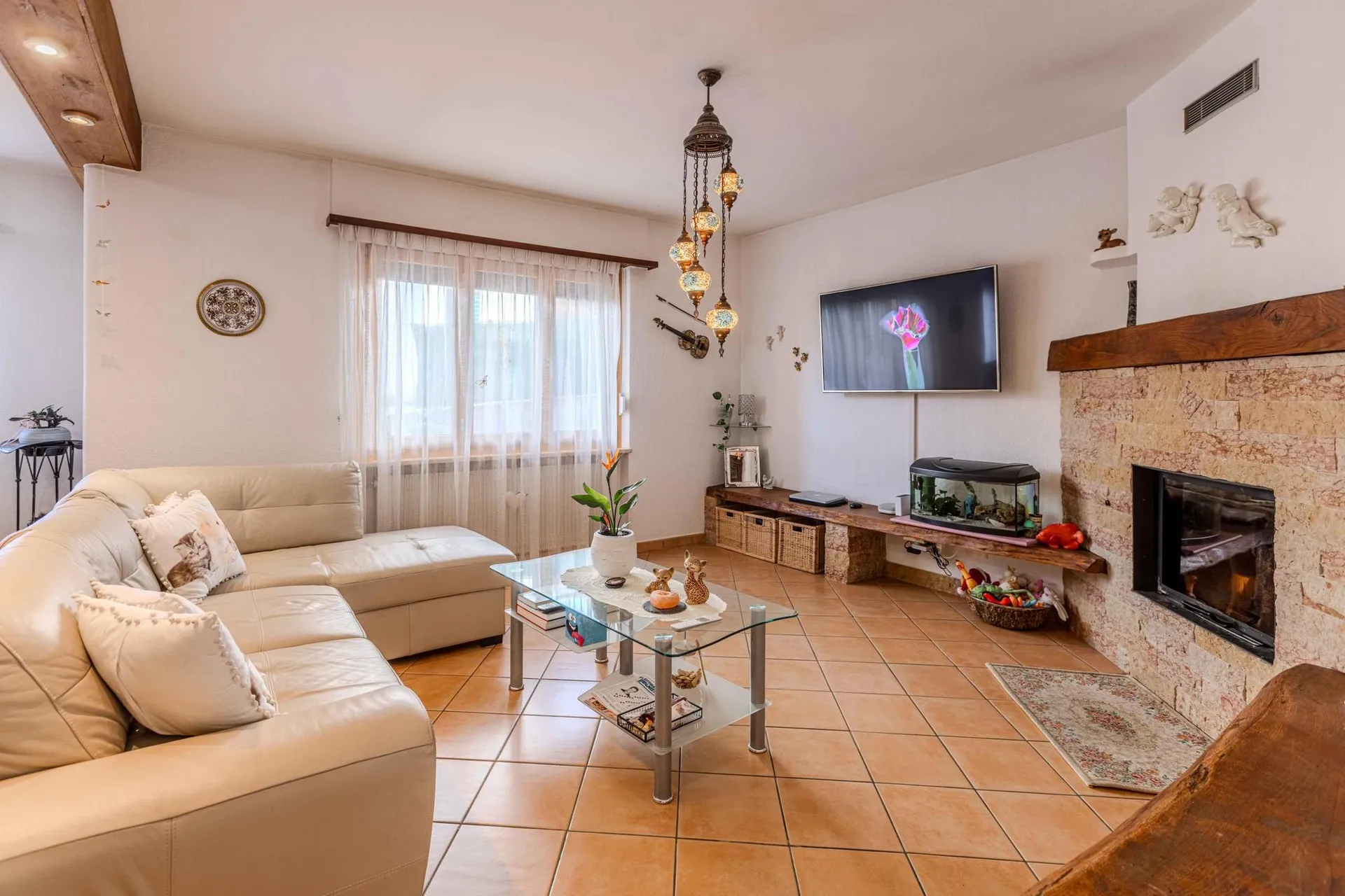 Gelegenheit - Geräumige Villa 6.5 Zimmer im Grünen in Breno